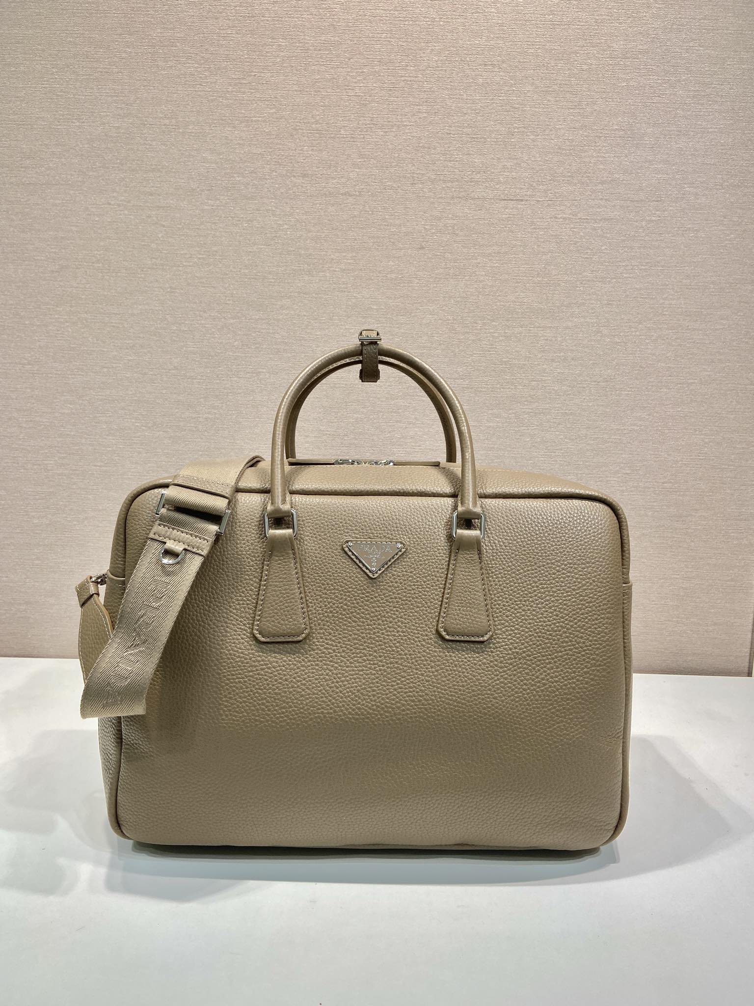 40CM 普拉达 PRADA Vitello Dino 手提公文 单肩包 奶茶棕荔枝 J0-2VE339 