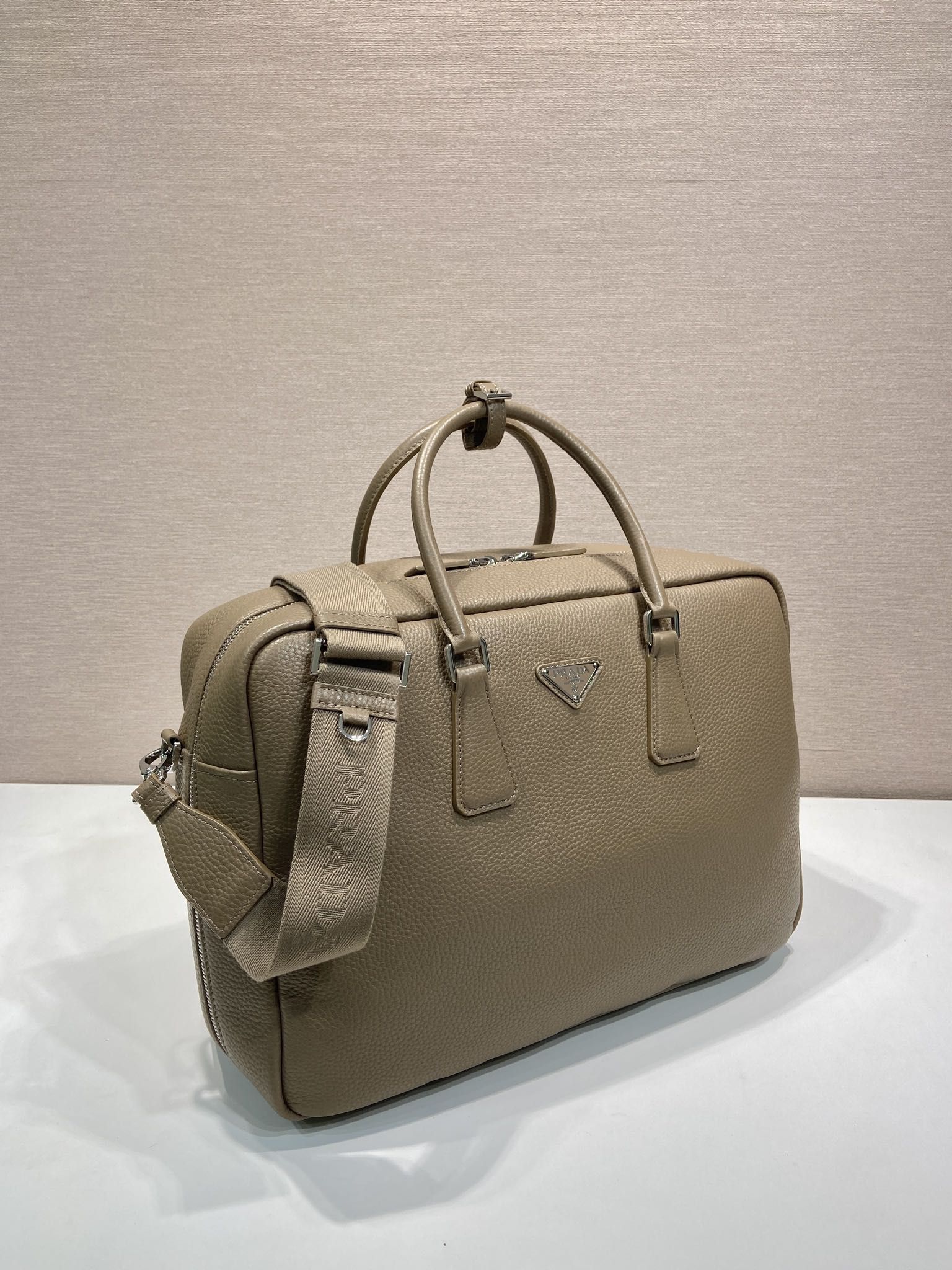 40CM 普拉达 PRADA Vitello Dino 手提公文 单肩包 奶茶棕荔枝 J0-2VE339 
