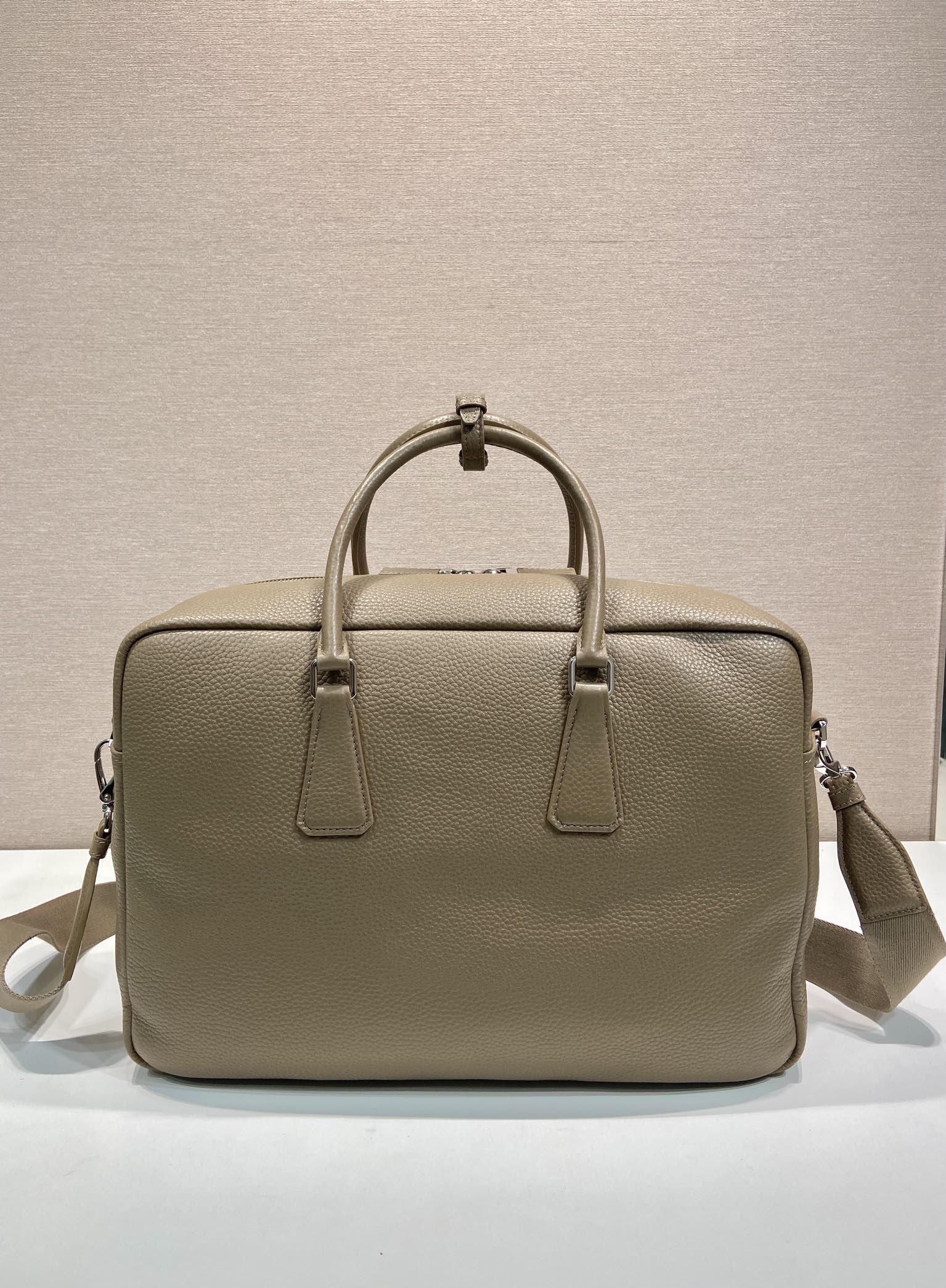 40CM 普拉达 PRADA Vitello Dino 手提公文 单肩包 奶茶棕荔枝 J0-2VE339 