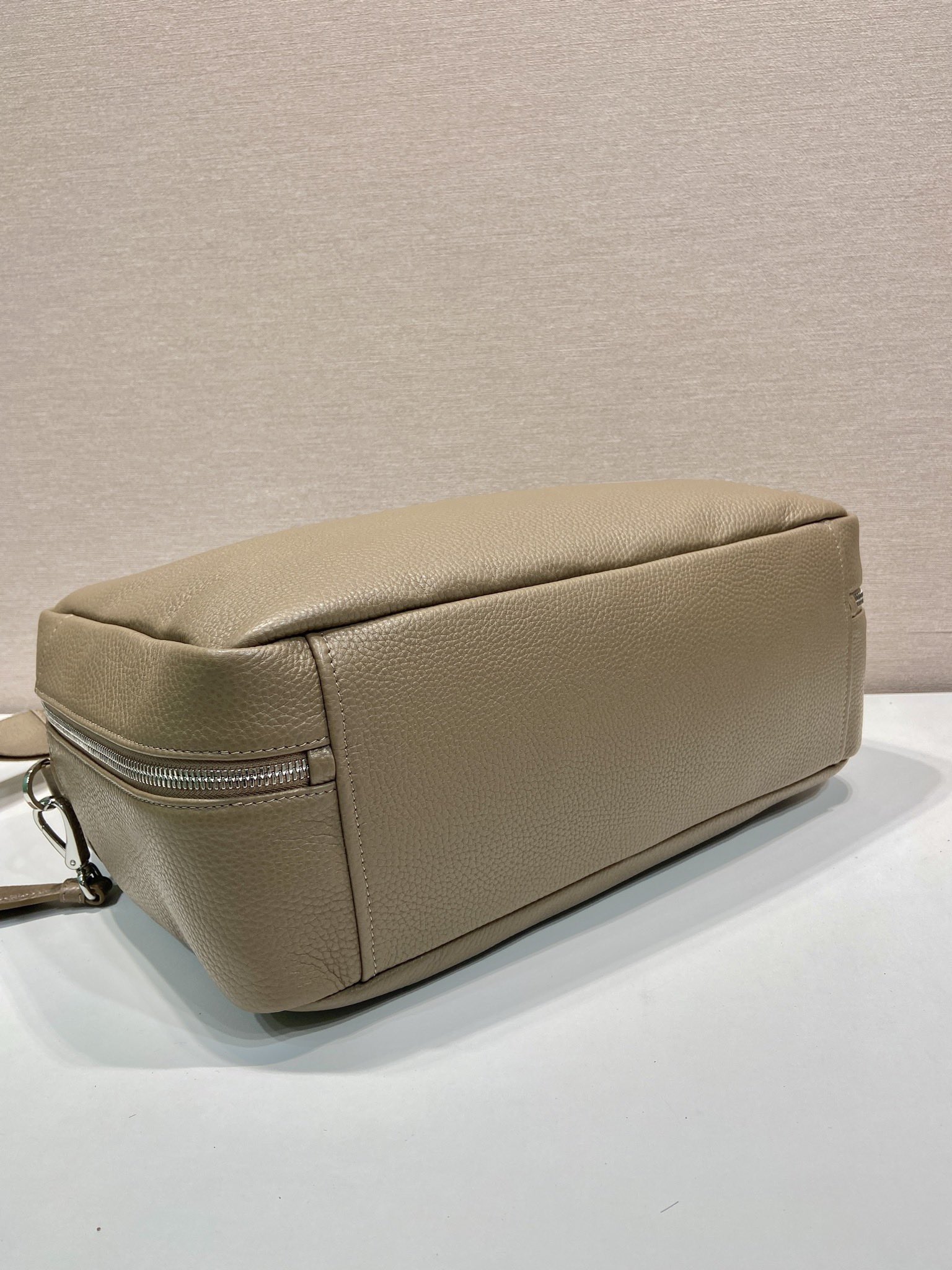 40CM 普拉达 PRADA Vitello Dino 手提公文 单肩包 奶茶棕荔枝 J0-2VE339 