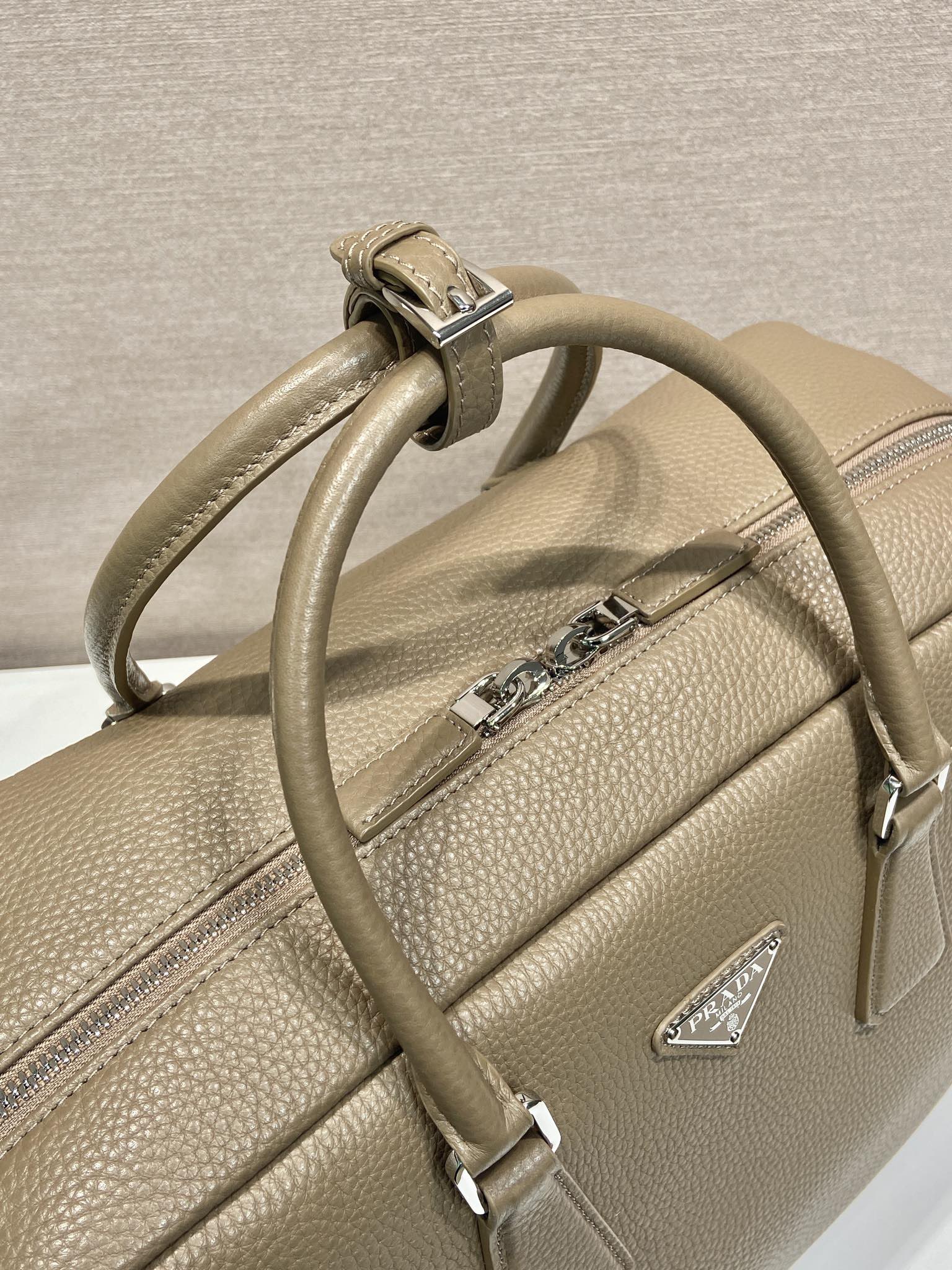 40CM 普拉达 PRADA Vitello Dino 手提公文 单肩包 奶茶棕荔枝 J0-2VE339 