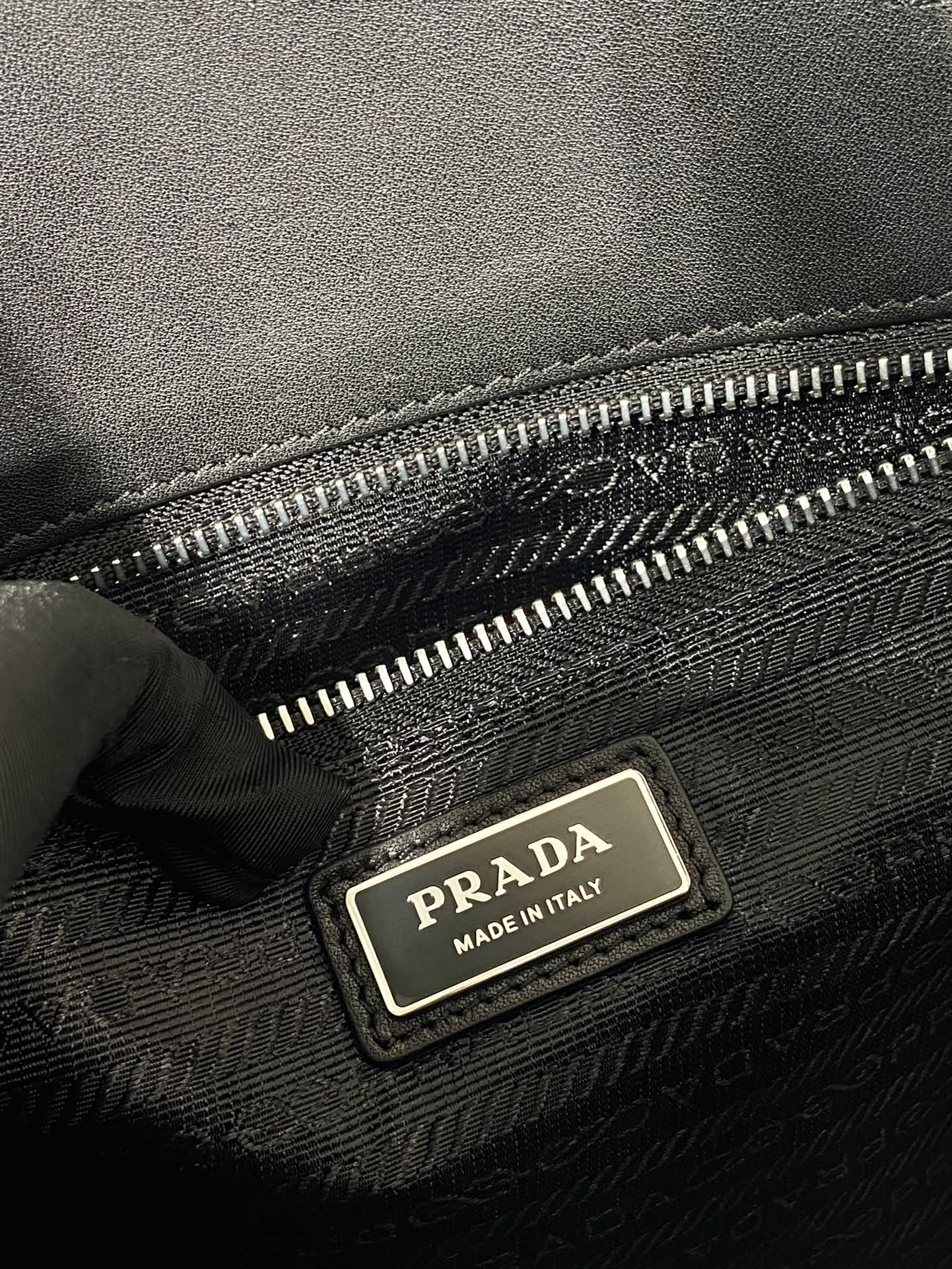 普拉达 PRADA  单肩手提 包 托特  黑色 皮H0-2VG113_OOOZO6_F0002