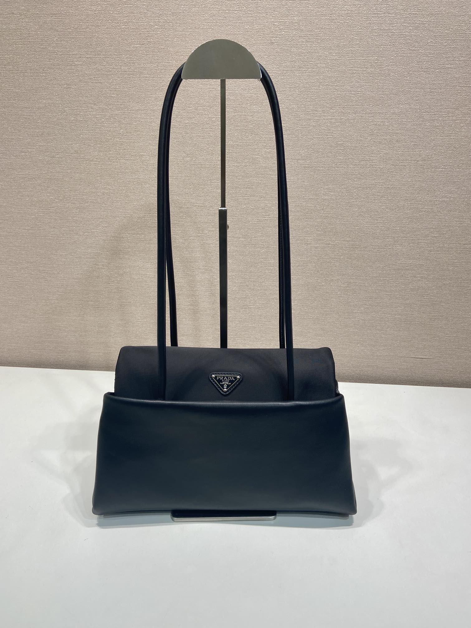 28CM 中号 普拉达 PRADA  Passage 单肩手提 女包  黑色 皮H0-1BA495_2G52_F0002_V_OPO