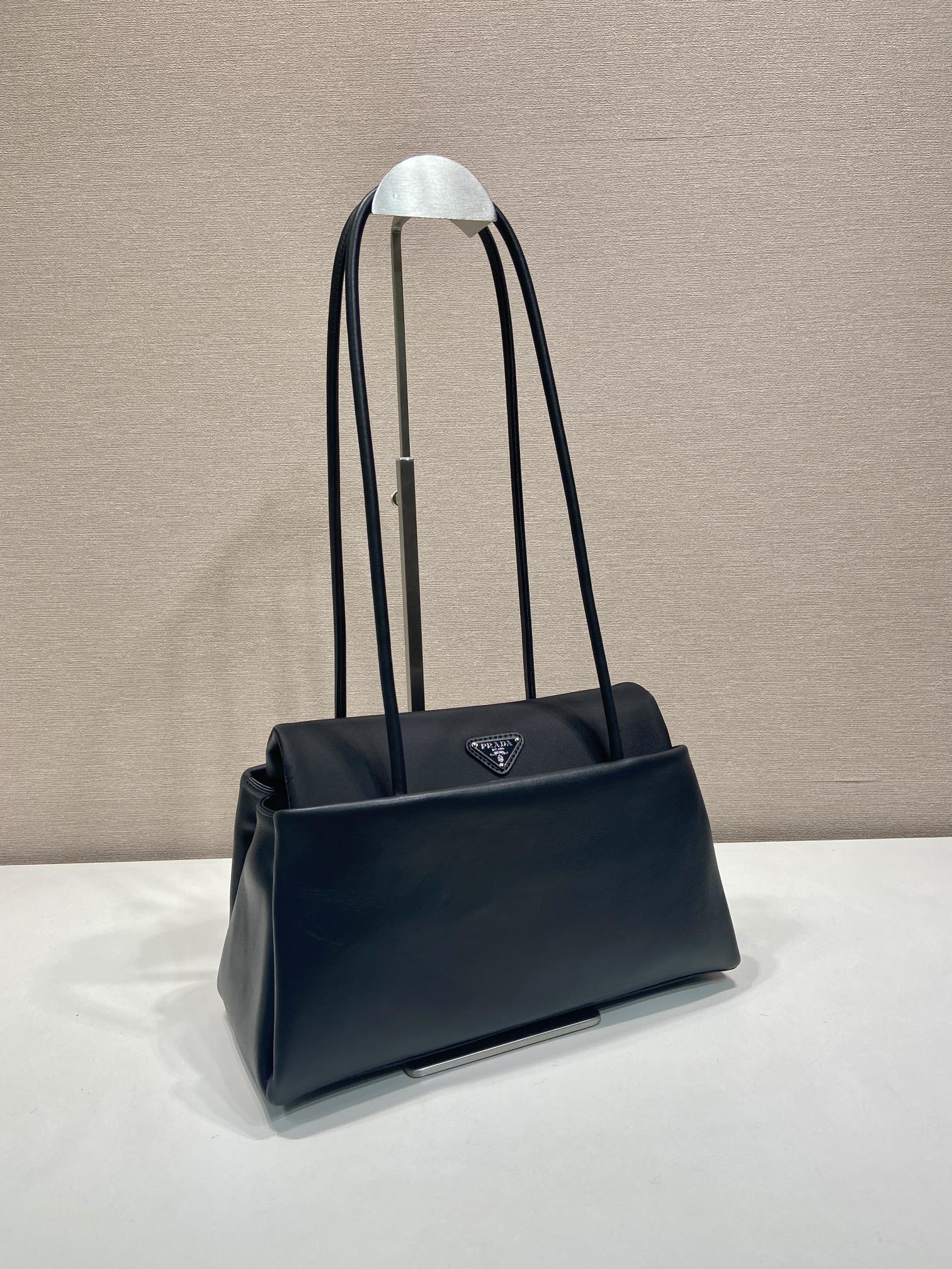 28CM 中号 普拉达 PRADA  Passage 单肩手提 女包  黑色 皮H0-1BA495_2G52_F0002_V_OPO