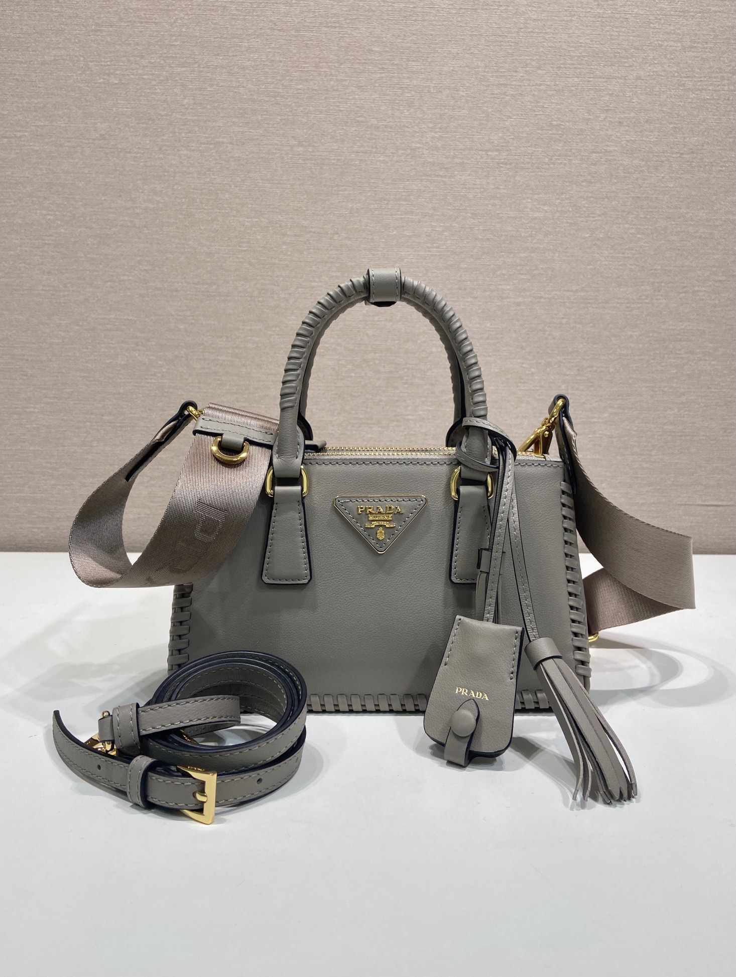 普拉达 PRADA  Galleria  斜跨手提 女包 双肩带 灰色 皮H0-1BA916 