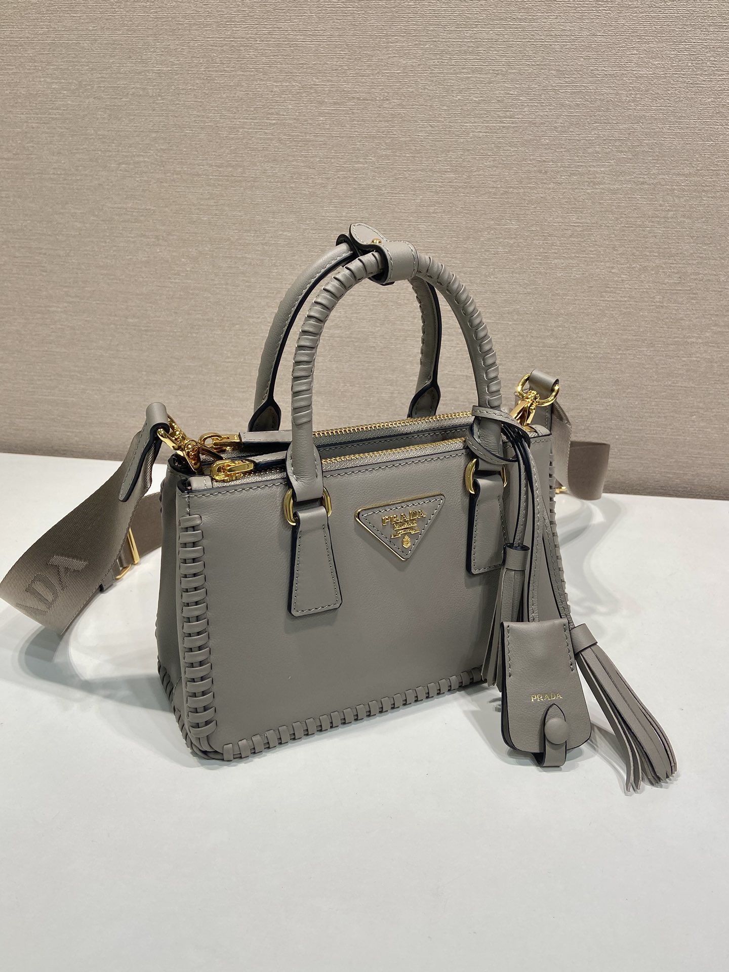 普拉达 PRADA  Galleria  斜跨手提 女包 双肩带 灰色 皮H0-1BA916 