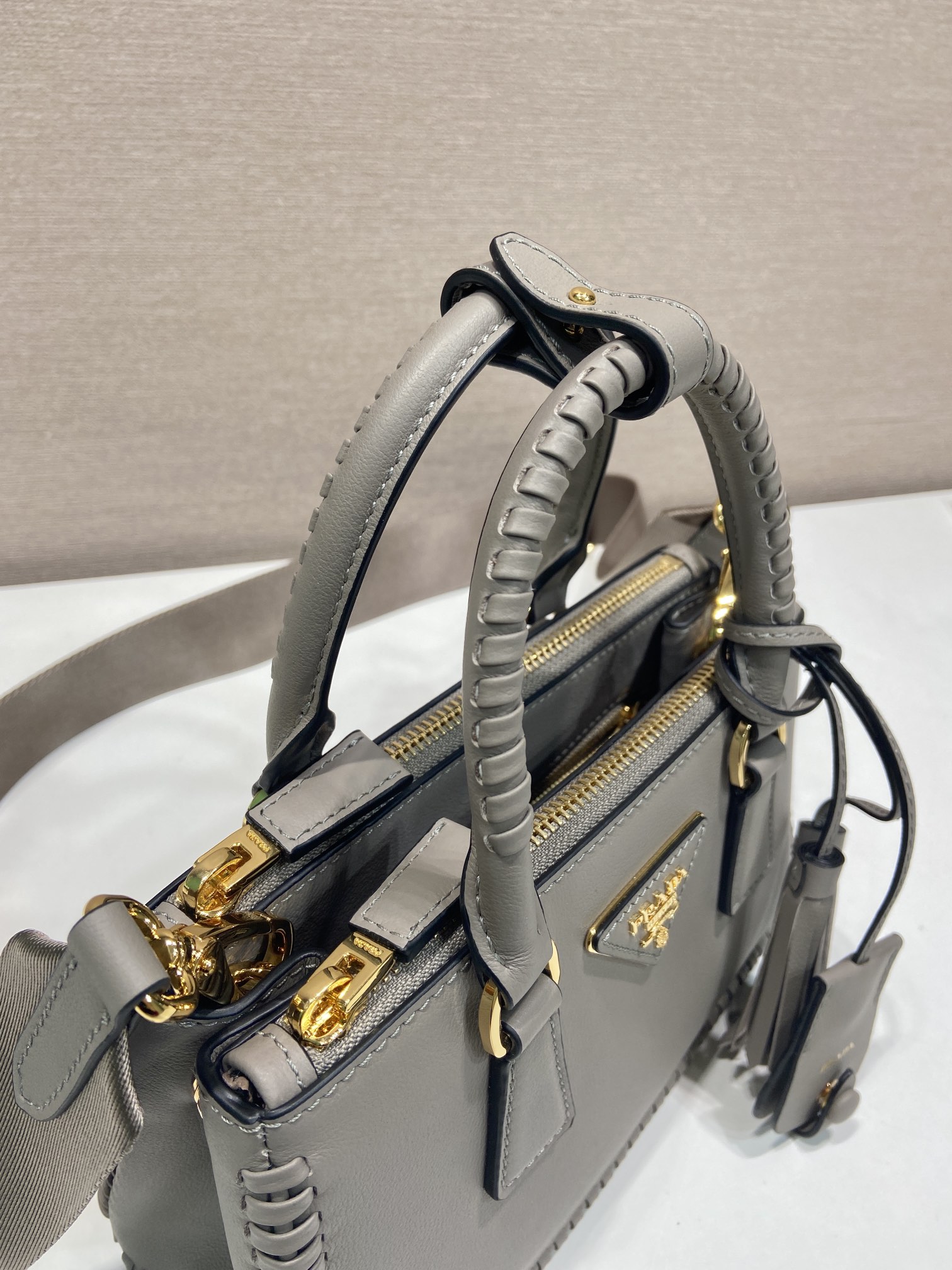 普拉达 PRADA  Galleria  斜跨手提 女包 双肩带 灰色 皮H0-1BA916 
