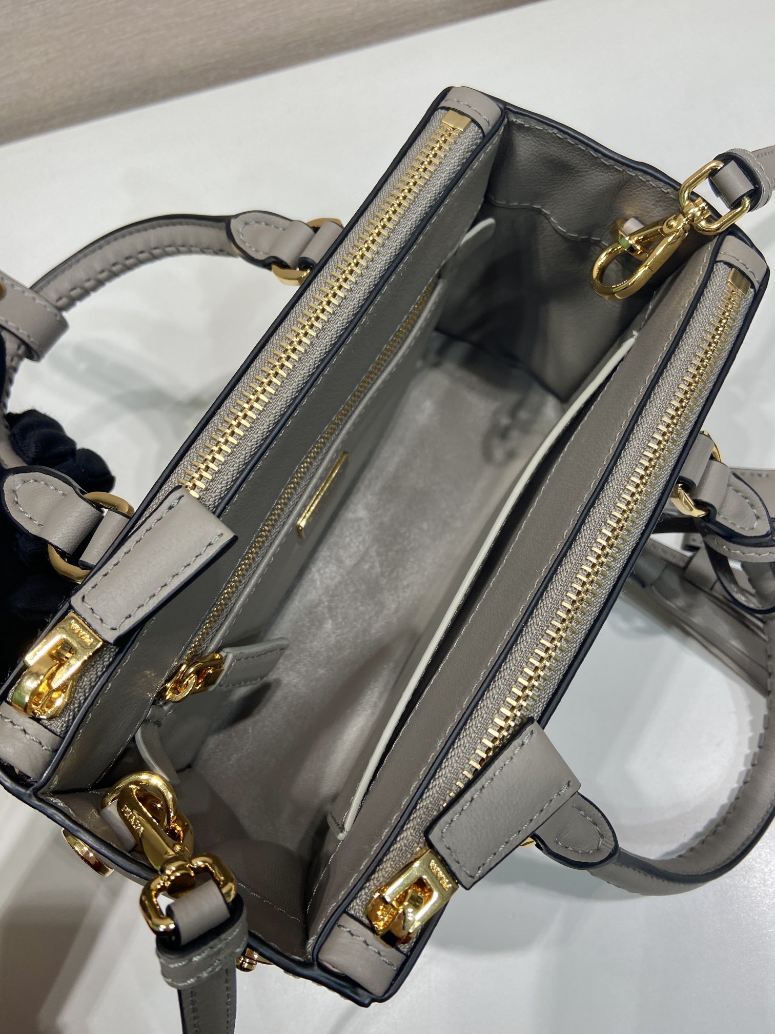 普拉达 PRADA  Galleria  斜跨手提 女包 双肩带 灰色 皮H0-1BA916 