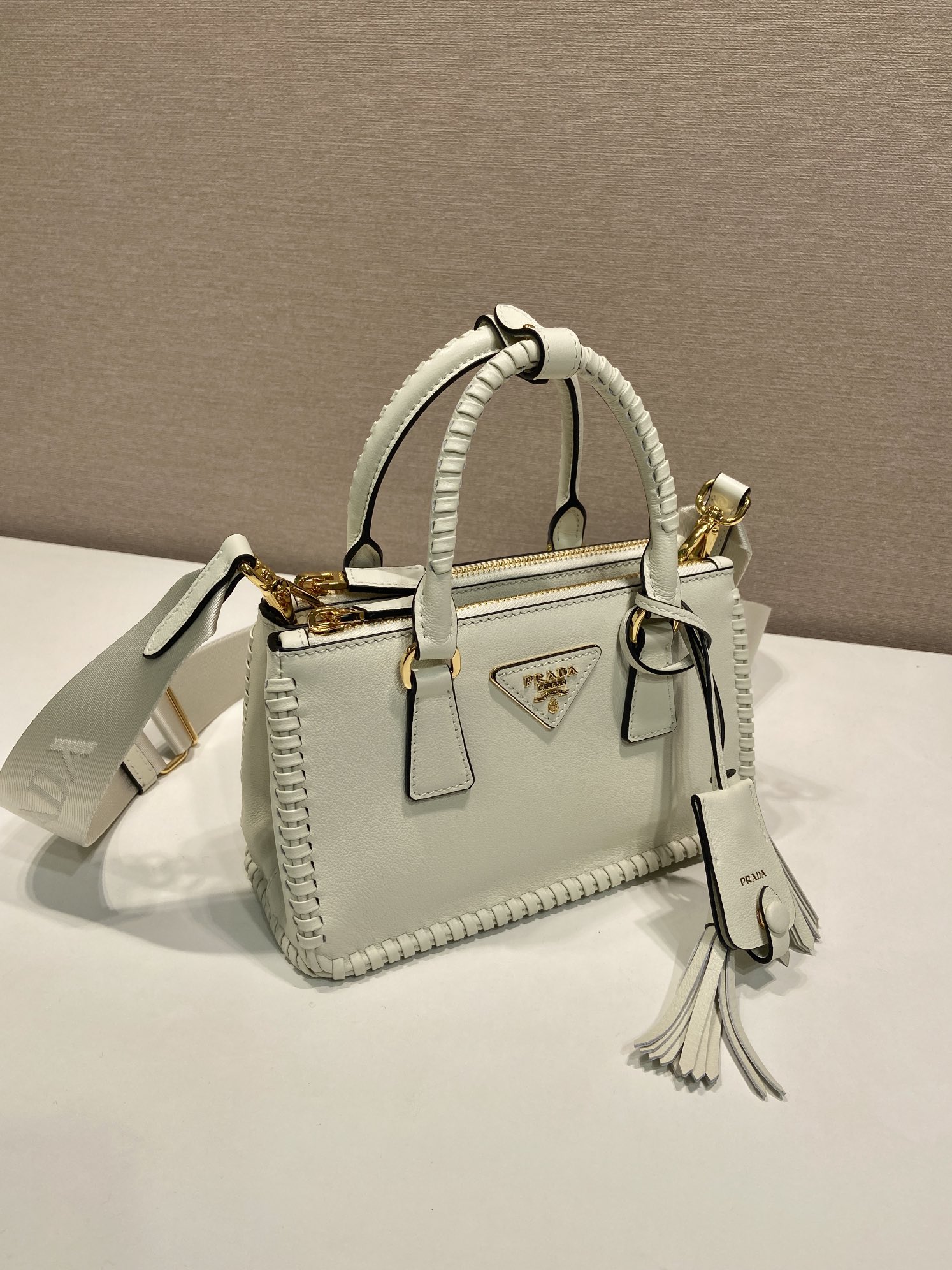 普拉达 PRADA  Galleria  斜跨手提 女包 双肩带 白色 皮H0-1BA916 