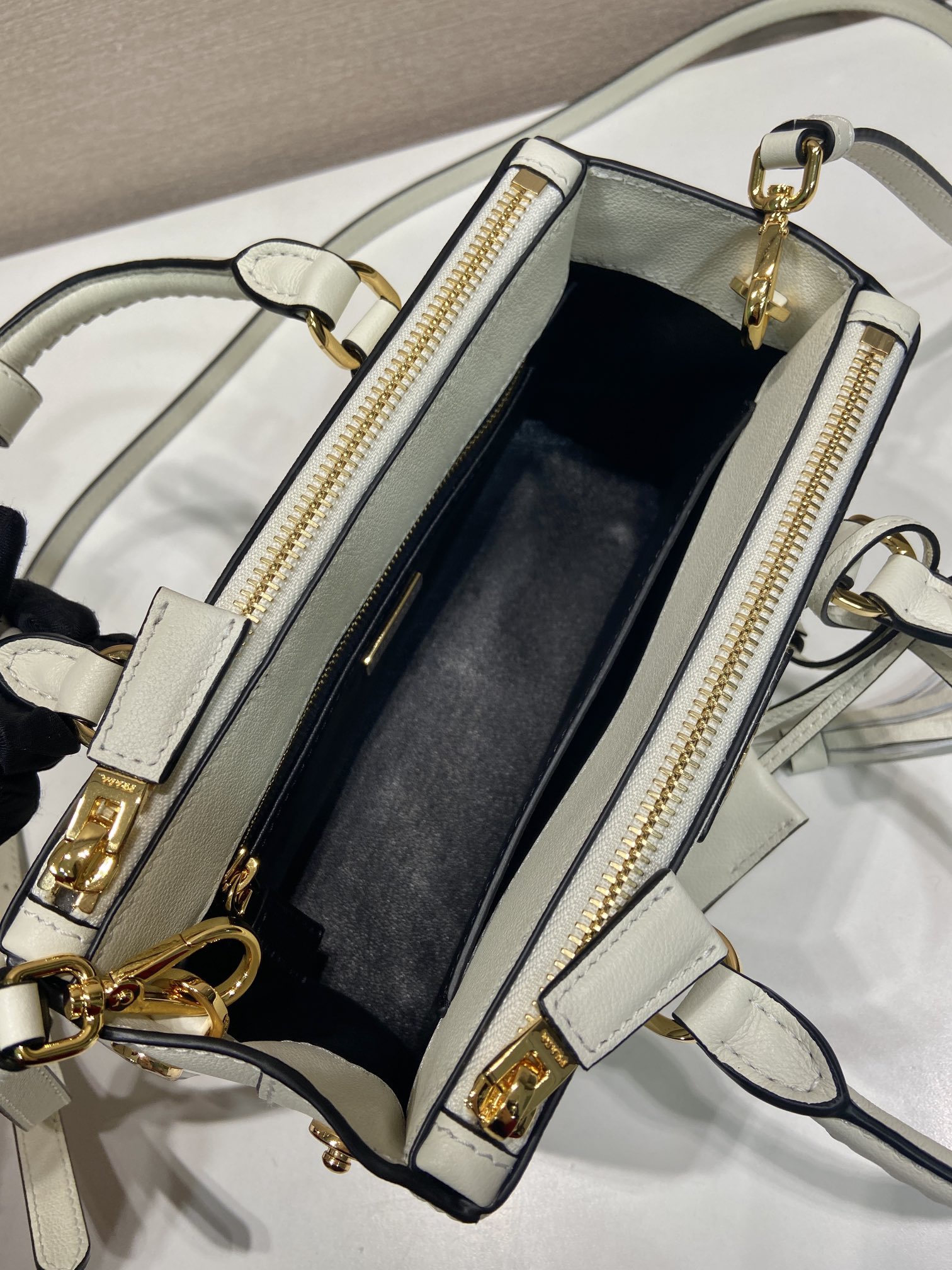 普拉达 PRADA  Galleria  斜跨手提 女包 双肩带 白色 皮H0-1BA916 