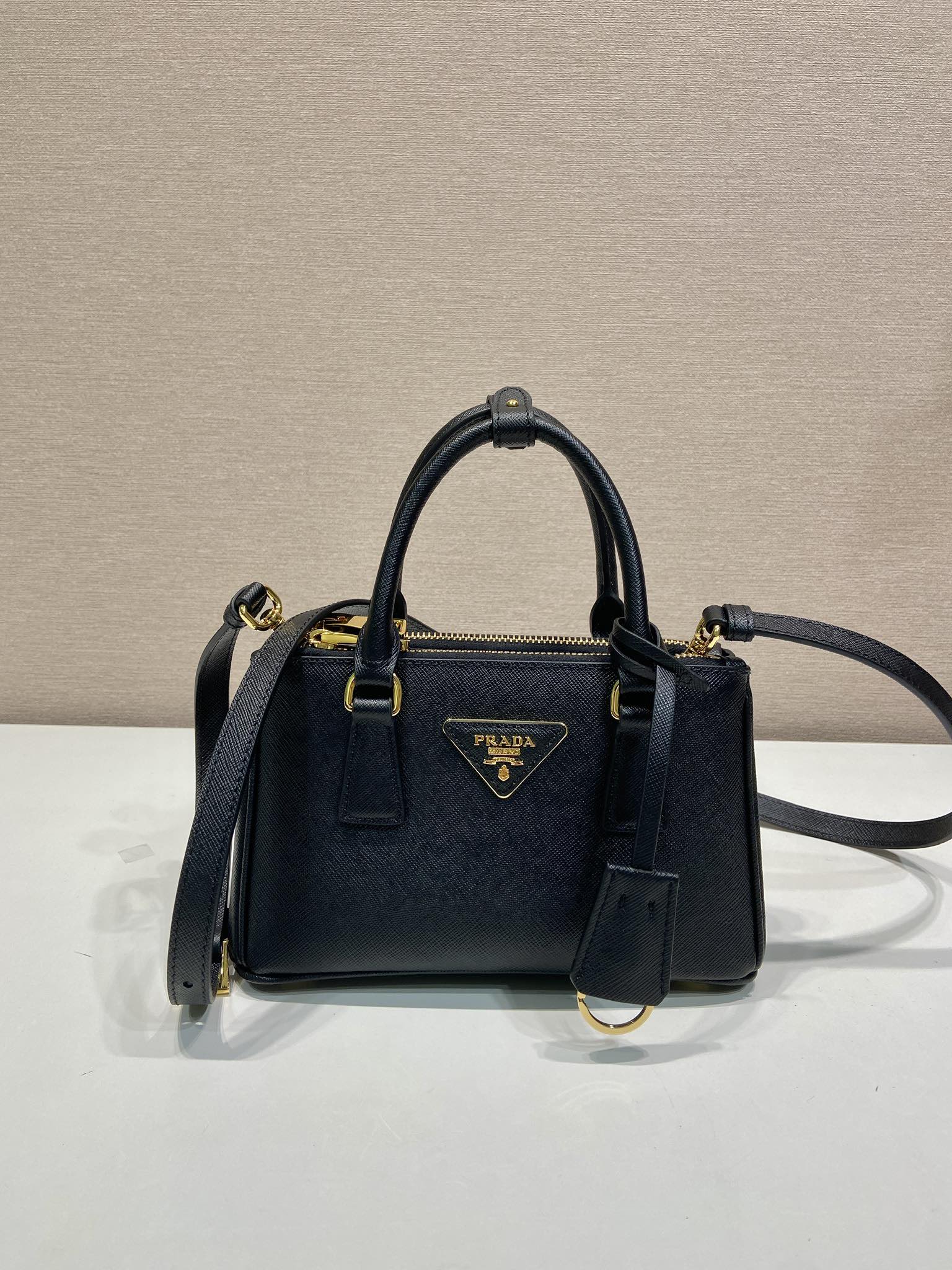 普拉达 PRADA  Galleria  斜跨手提 女包 双肩带 黑色 皮H0-1BA916 