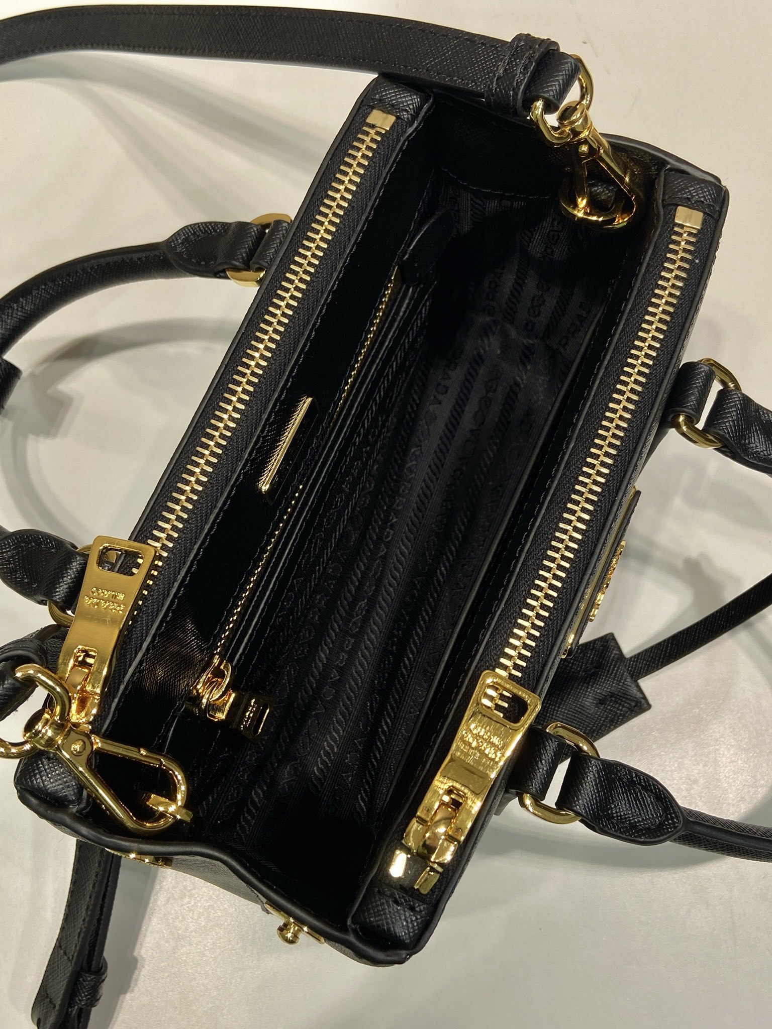 普拉达 PRADA  Galleria  斜跨手提 女包 双肩带 黑色 皮H0-1BA916 