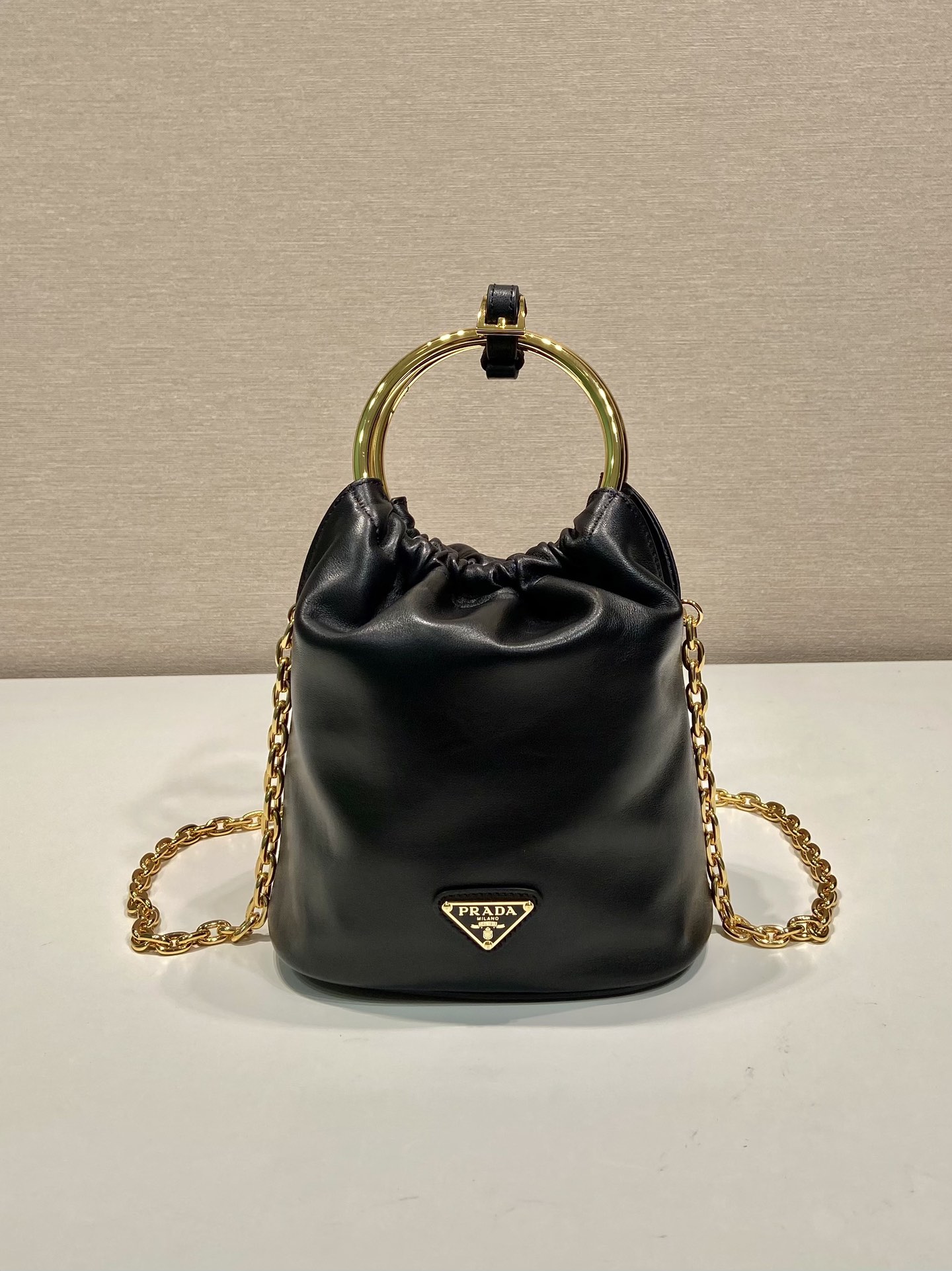 普拉达 PRADA 斜跨手提 水桶 女包  黑色 皮F0-1BC227_2DX8_F0002_V_OOO