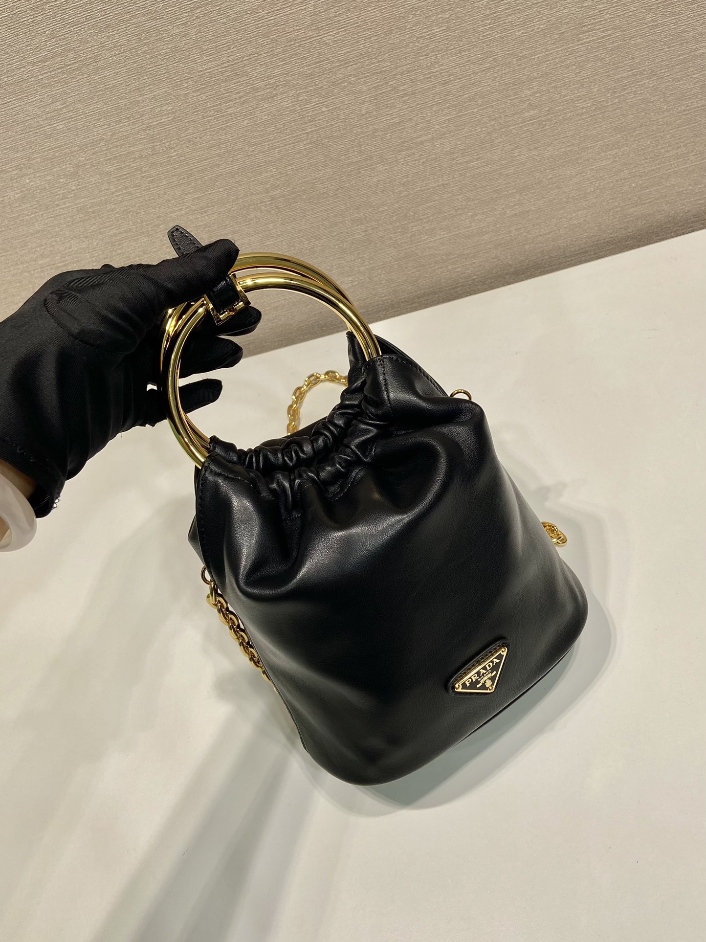 普拉达 PRADA 斜跨手提 水桶 女包  黑色 皮F0-1BC227_2DX8_F0002_V_OOO