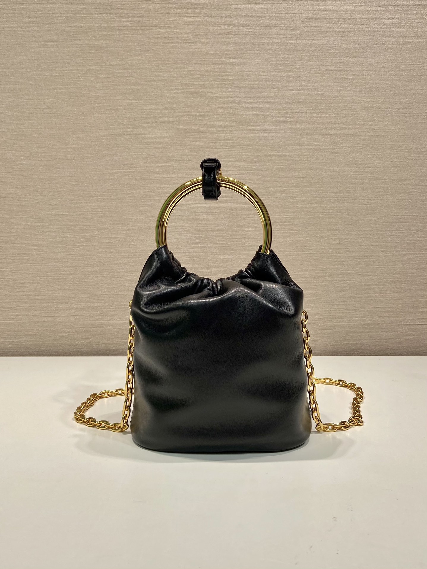 普拉达 PRADA 斜跨手提 水桶 女包  黑色 皮F0-1BC227_2DX8_F0002_V_OOO