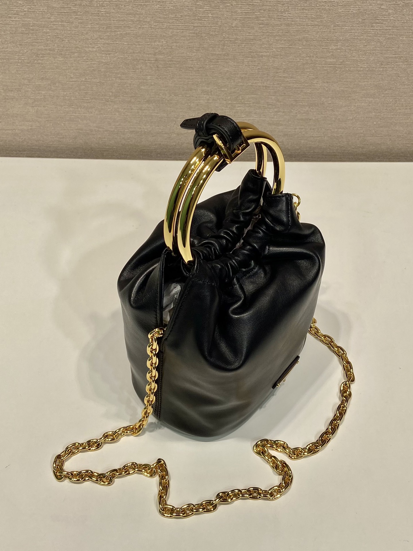 普拉达 PRADA 斜跨手提 水桶 女包  黑色 皮F0-1BC227_2DX8_F0002_V_OOO