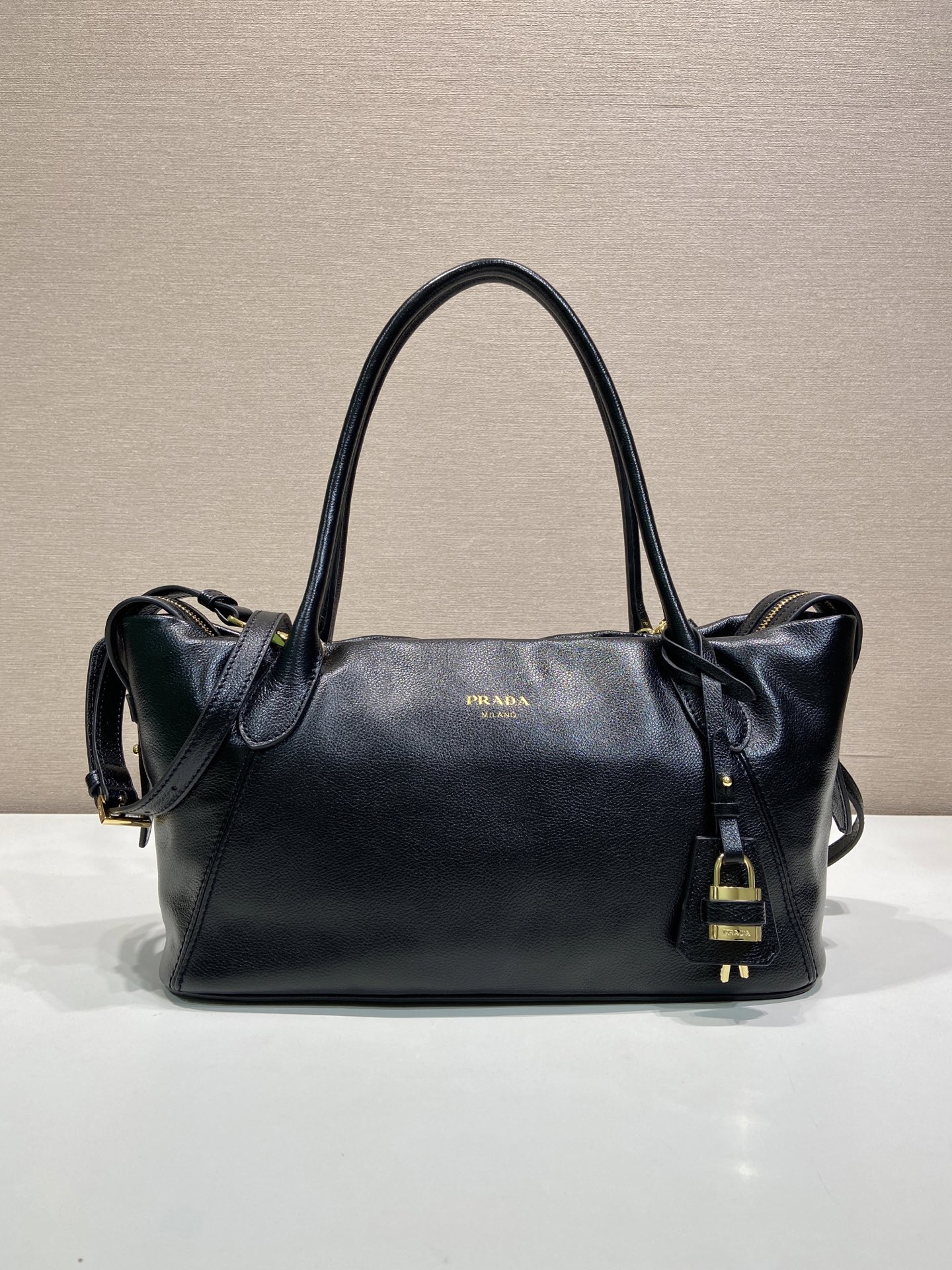 32CM 普拉达 PRADA Ouvert 斜跨手提 tote 女包 皮H0-1BG661_2HF2_F0002_V_OOO