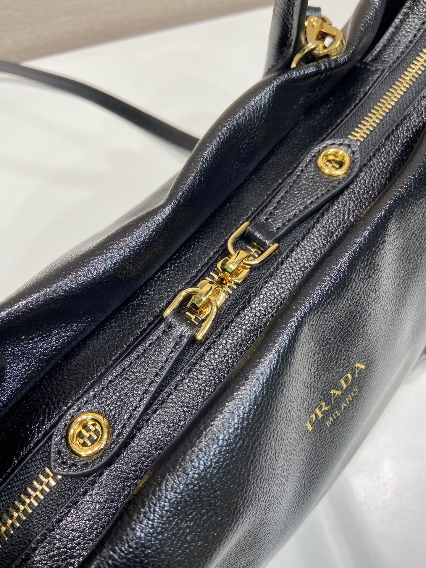 32CM 普拉达 PRADA Ouvert 斜跨手提 tote 女包 皮H0-1BG661_2HF2_F0002_V_OOO