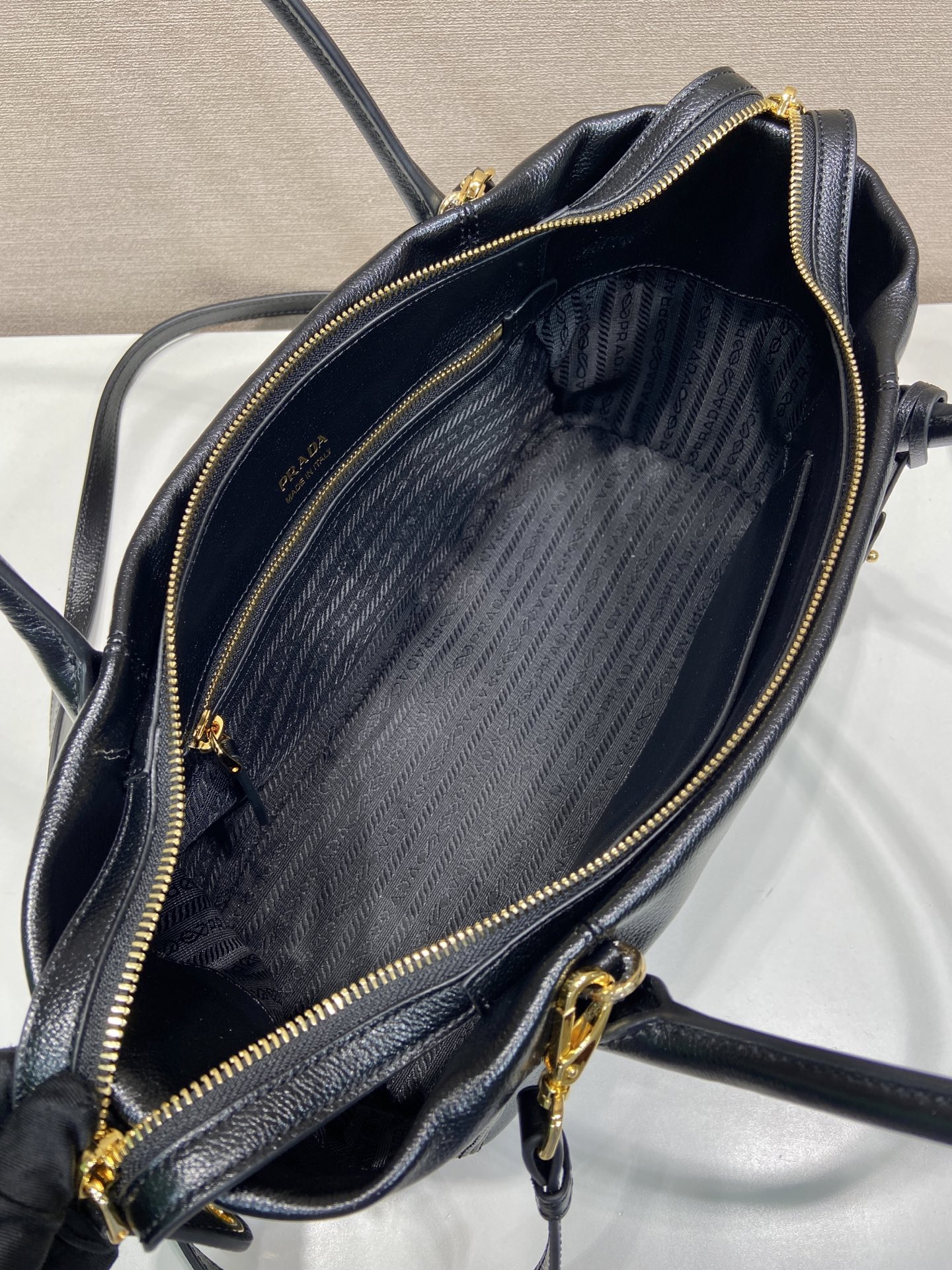 32CM 普拉达 PRADA Ouvert 斜跨手提 tote 女包 皮H0-1BG661_2HF2_F0002_V_OOO
