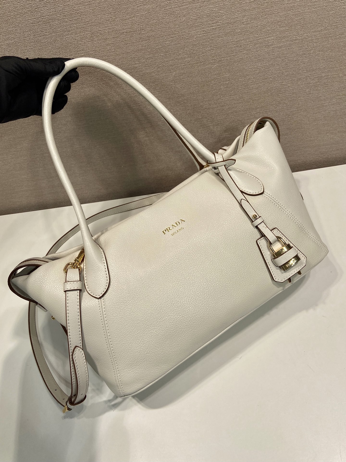 32CM 普拉达 PRADA Ouvert 斜跨手提 tote 女包 白色 皮H0-1BG661_2HF2_F0K74