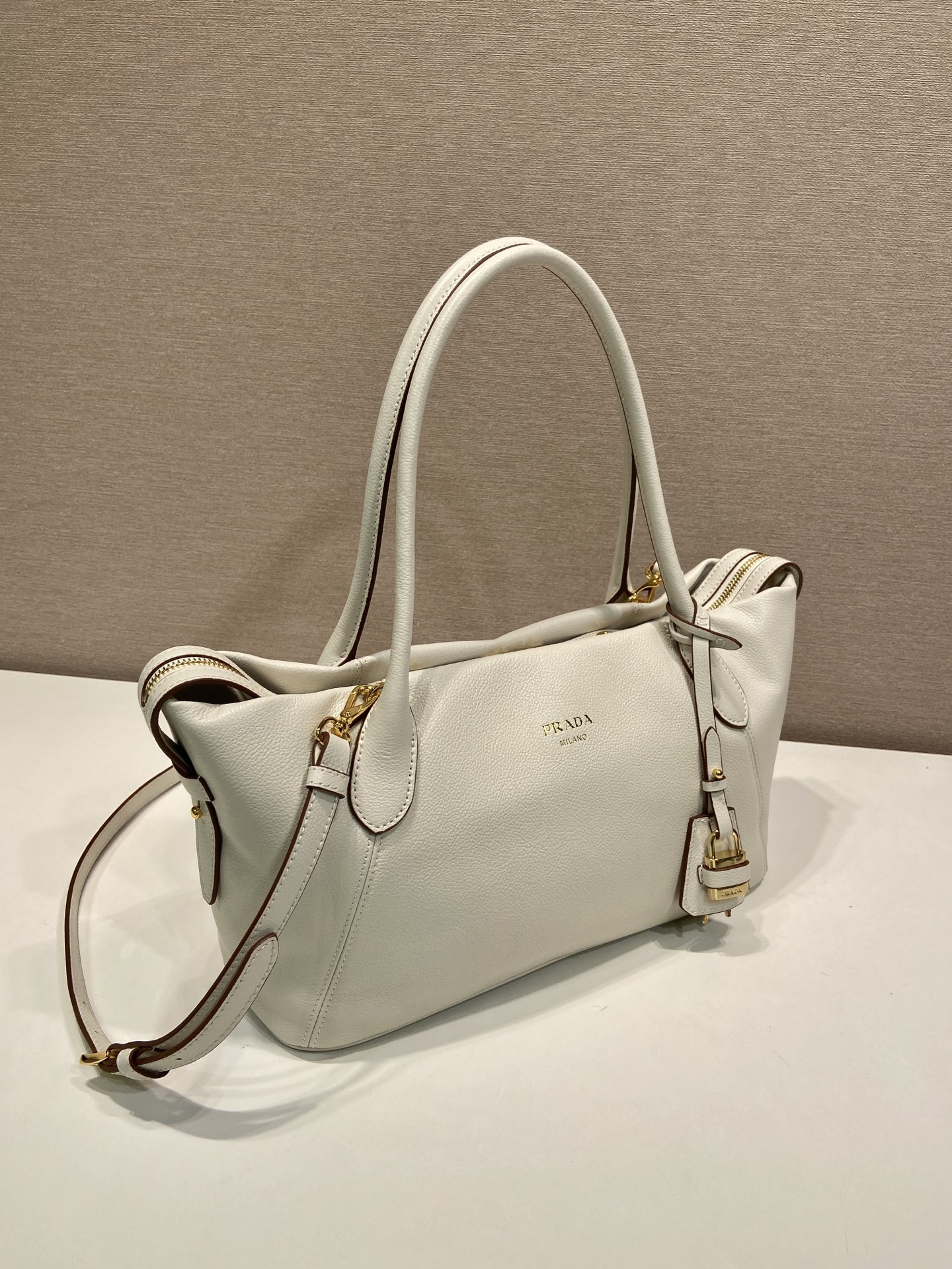 32CM 普拉达 PRADA Ouvert 斜跨手提 tote 女包 白色 皮H0-1BG661_2HF2_F0K74