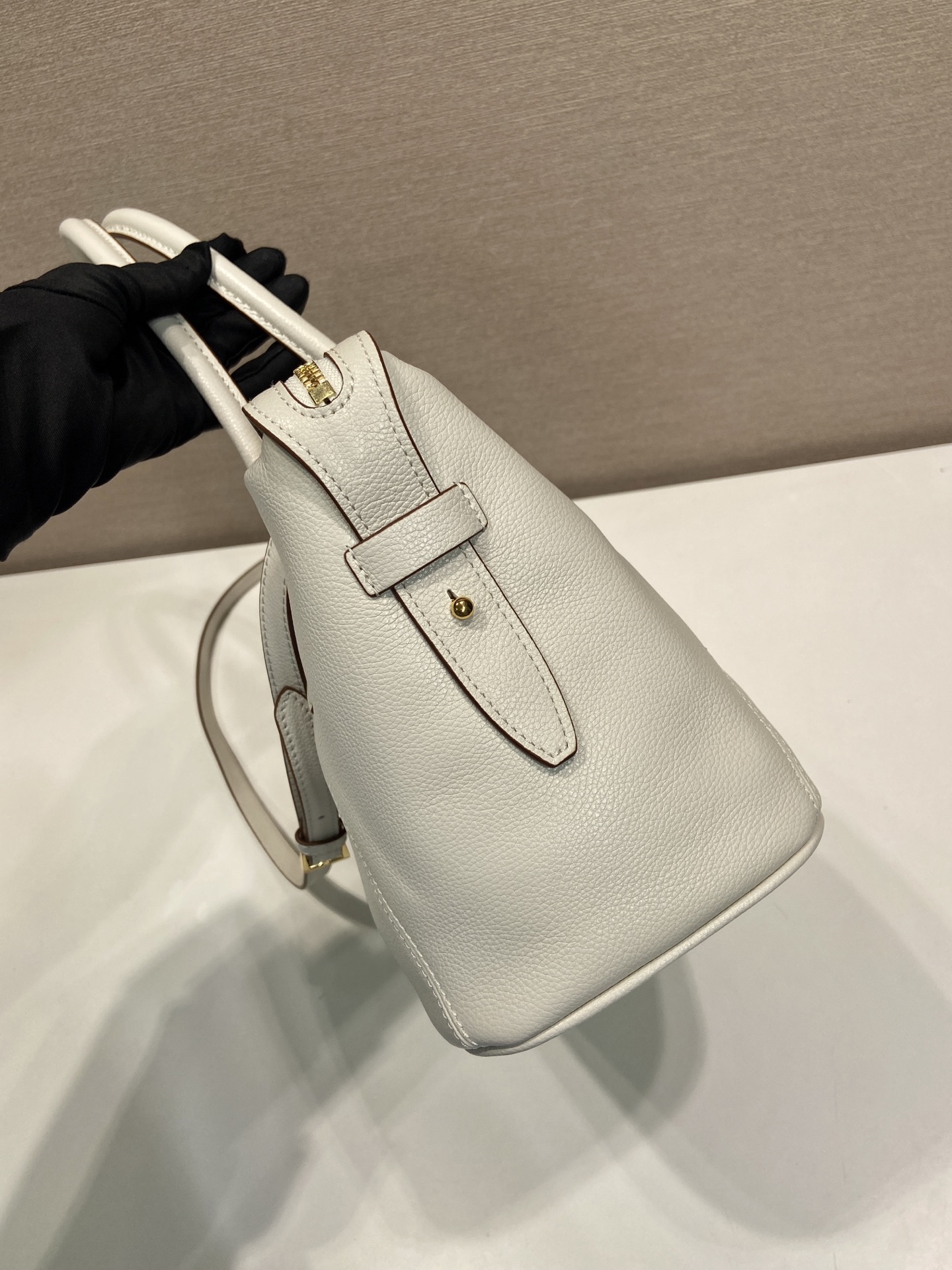 32CM 普拉达 PRADA Ouvert 斜跨手提 tote 女包 白色 皮H0-1BG661_2HF2_F0K74