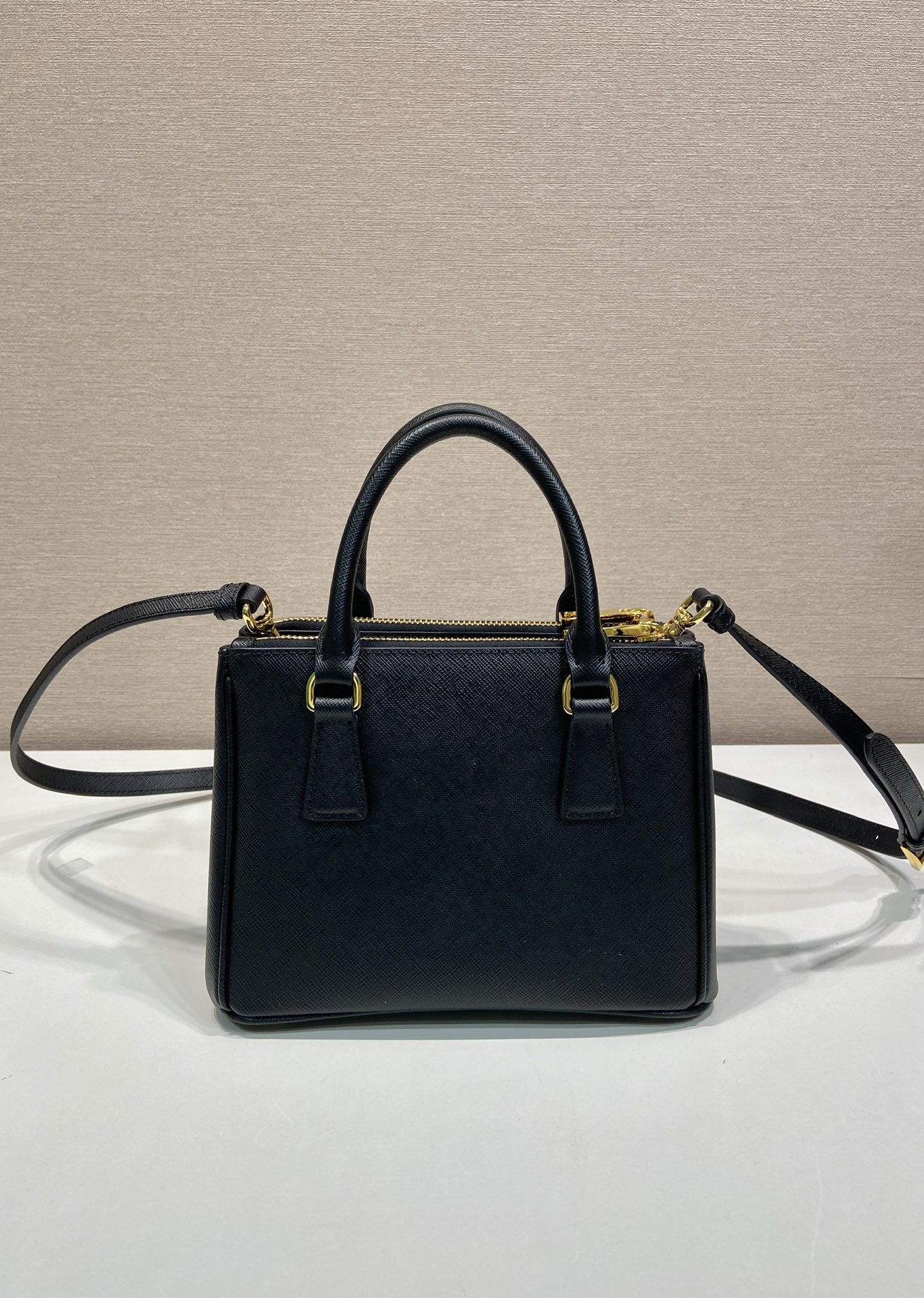 20CM 普拉达 PRADA Galleria 斜跨手提  女包 黑色 十字纹 F0-1BA906_2AO6_F0002_V_EVM