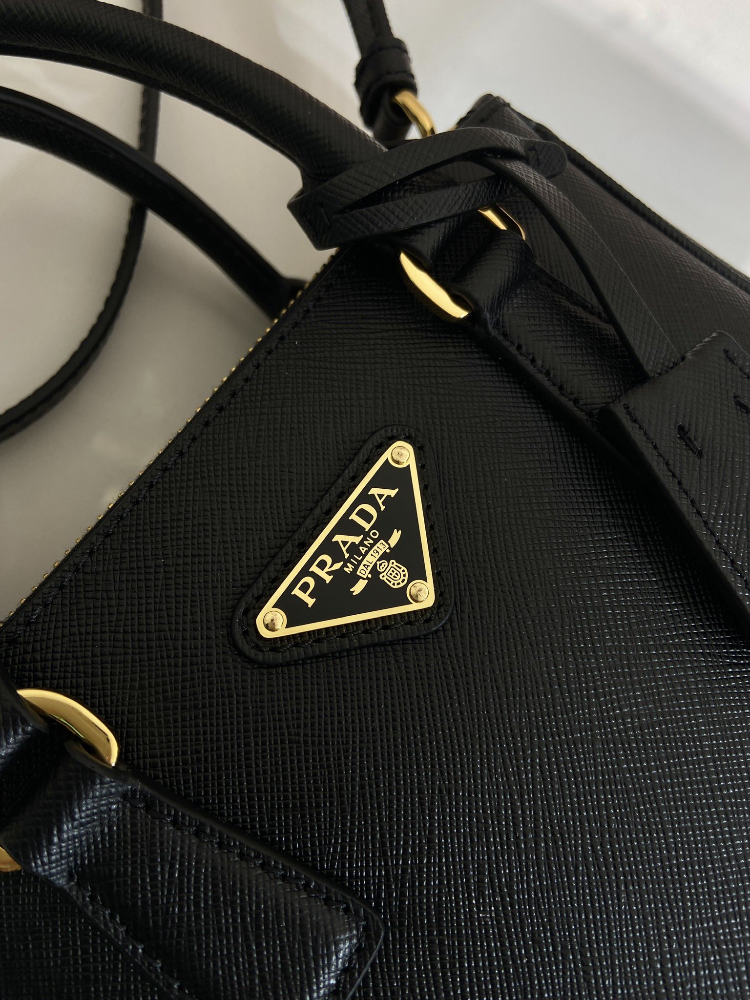 20CM 普拉达 PRADA Galleria 斜跨手提  女包 黑色 十字纹 F0-1BA906_2AO6_F0002_V_EVM