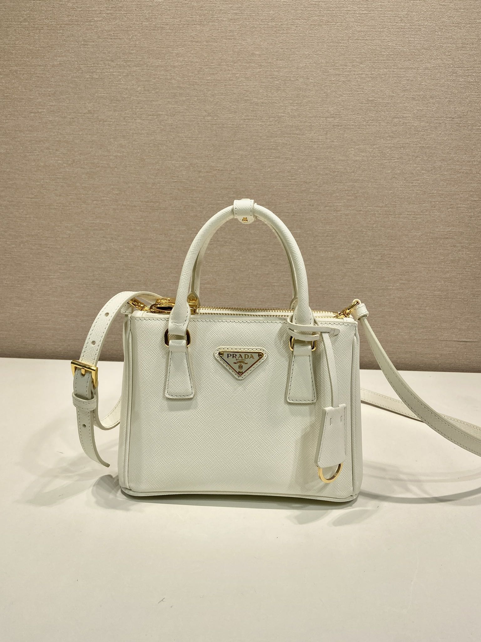20CM 普拉达 PRADA Galleria 斜跨手提  女包 白色 十字纹 F0-1BA906_2AO6_F0009_V_EVM