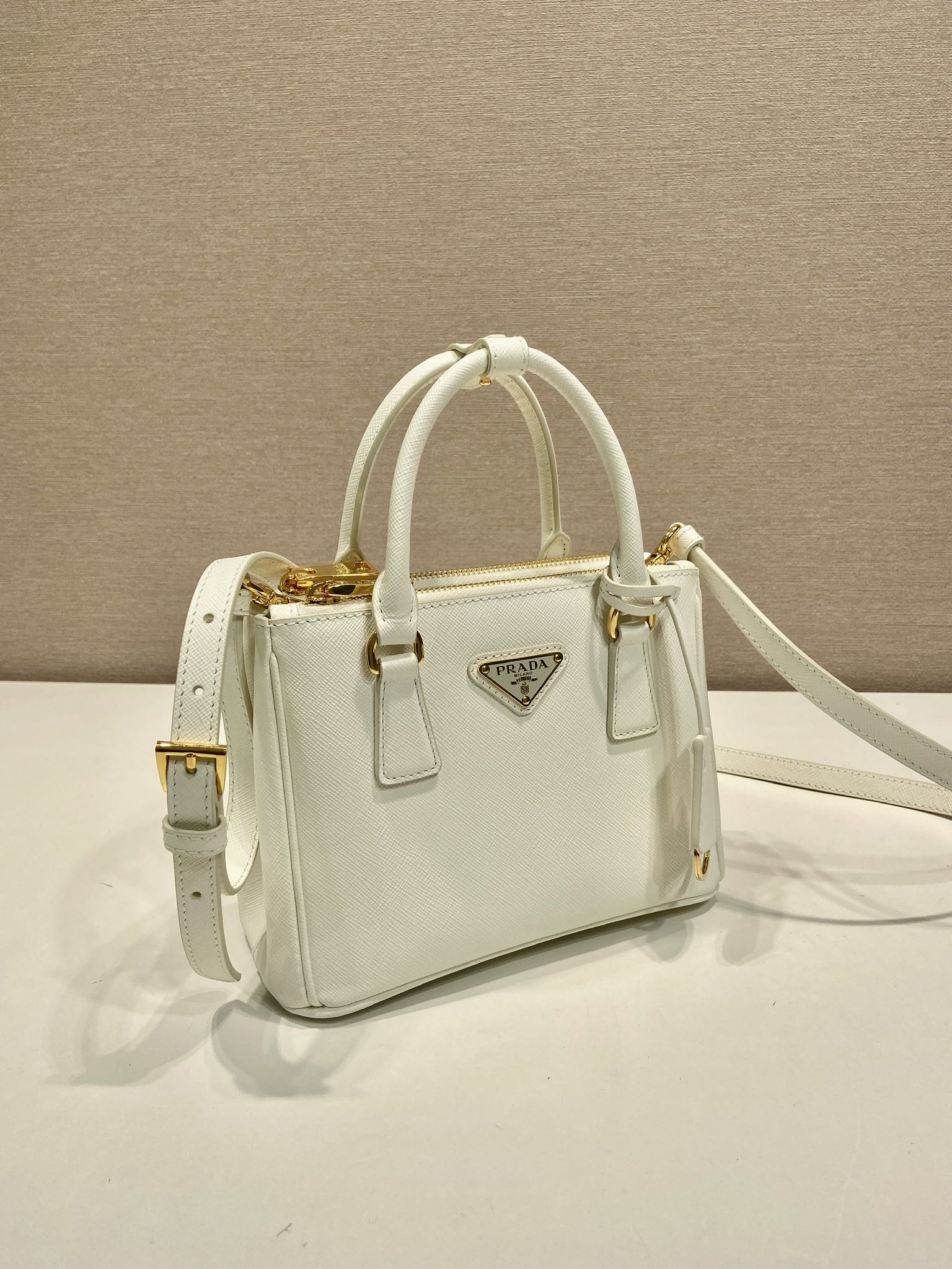 20CM 普拉达 PRADA Galleria 斜跨手提  女包 白色 十字纹 F0-1BA906_2AO6_F0009_V_EVM