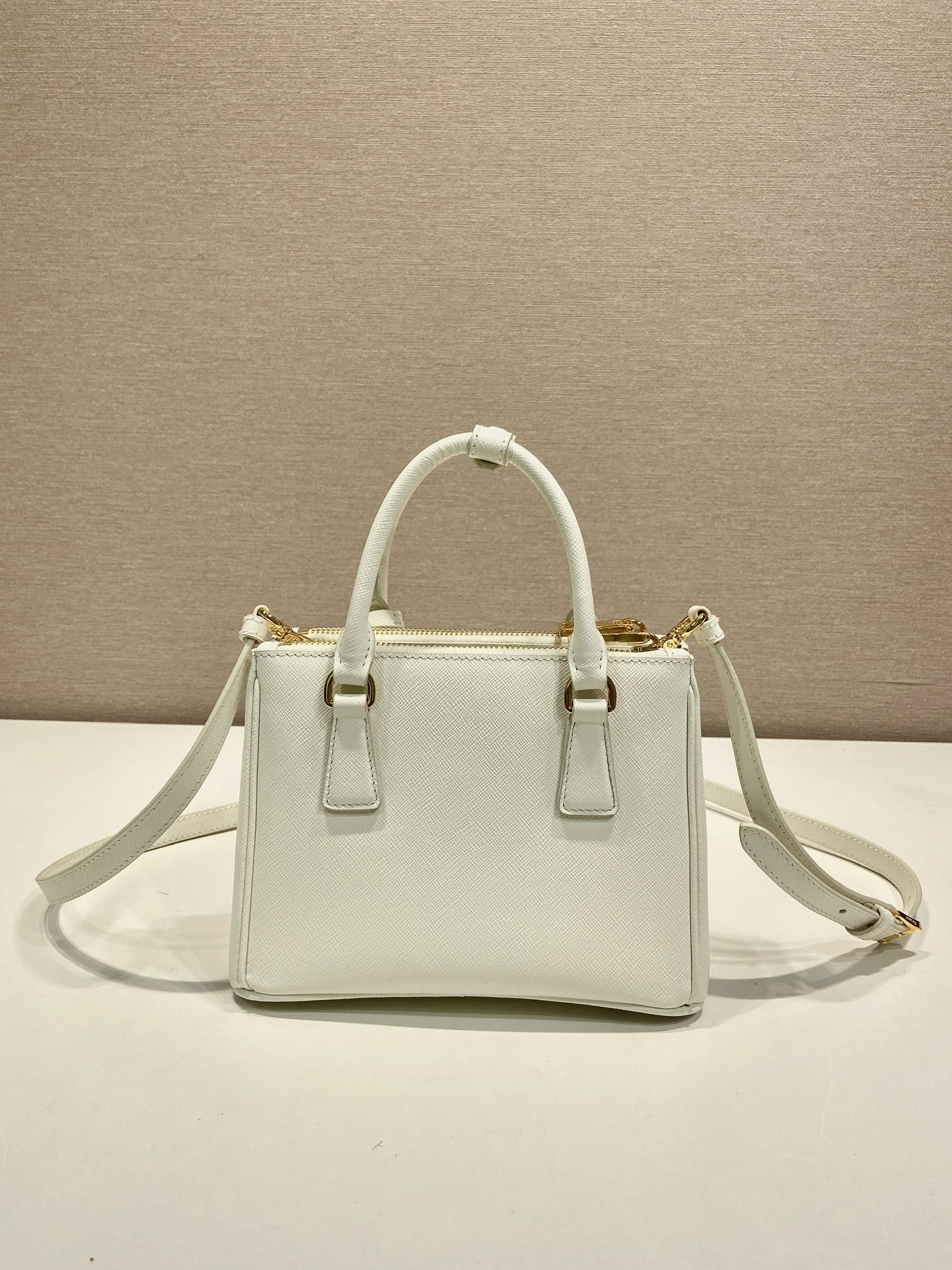 20CM 普拉达 PRADA Galleria 斜跨手提  女包 白色 十字纹 F0-1BA906_2AO6_F0009_V_EVM
