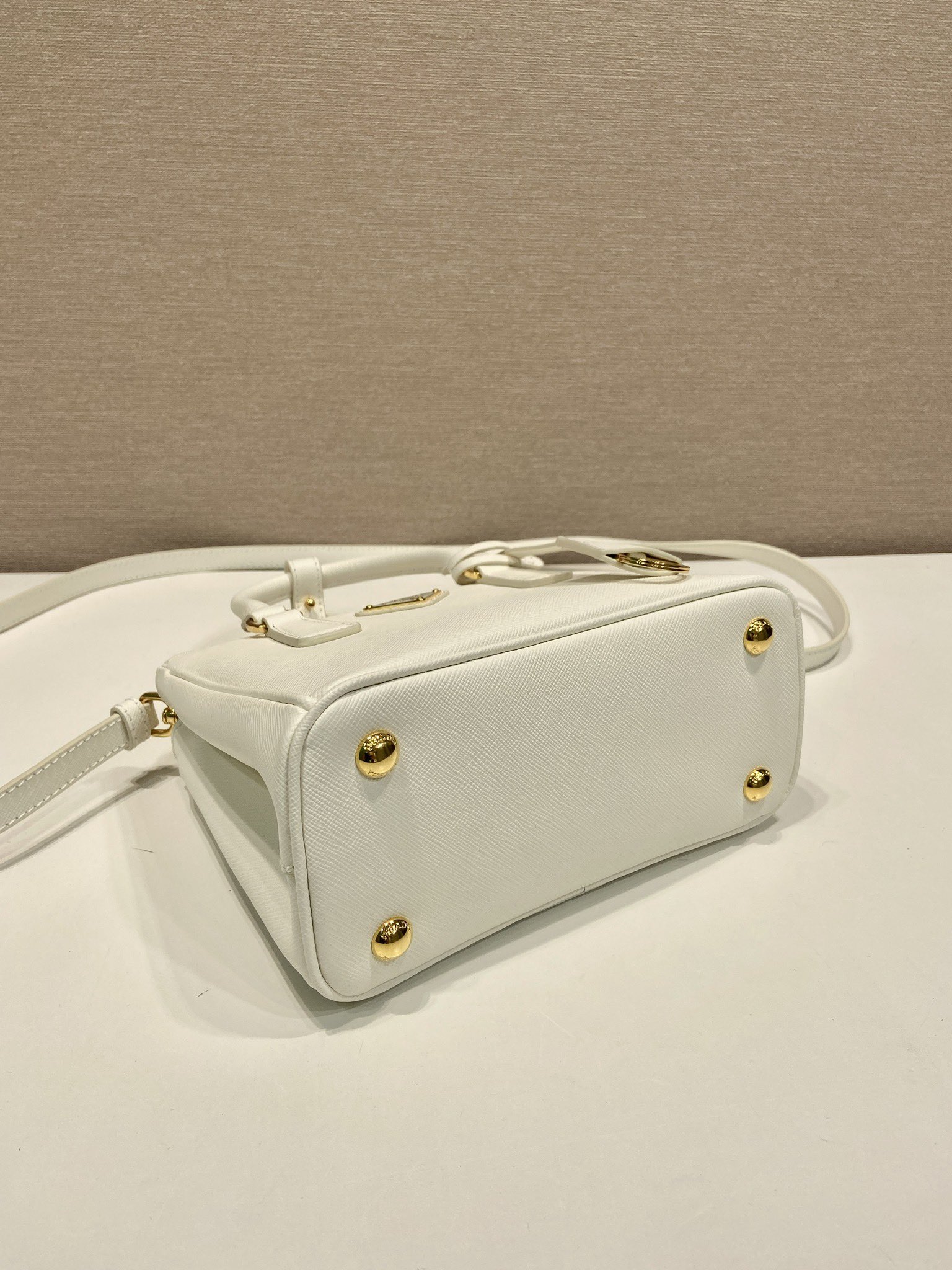 20CM 普拉达 PRADA Galleria 斜跨手提  女包 白色 十字纹 F0-1BA906_2AO6_F0009_V_EVM