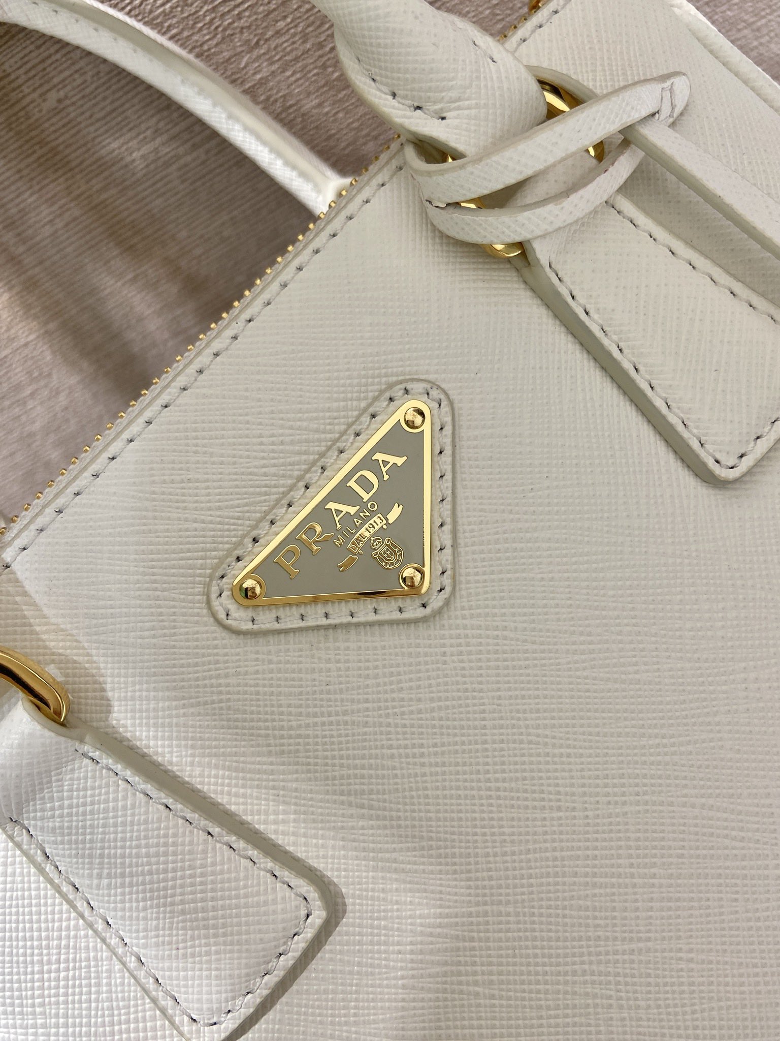 20CM 普拉达 PRADA Galleria 斜跨手提  女包 白色 十字纹 F0-1BA906_2AO6_F0009_V_EVM