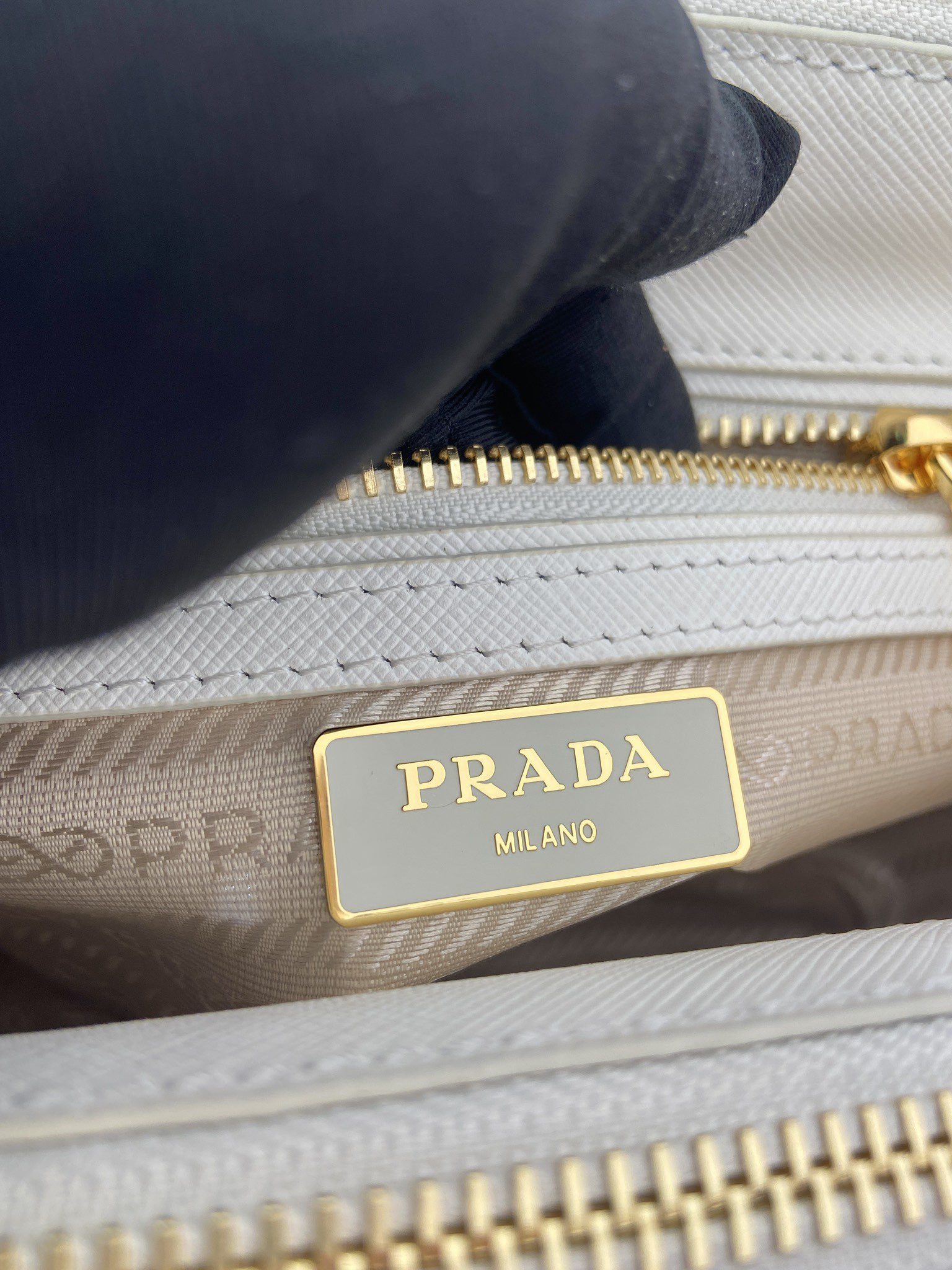 20CM 普拉达 PRADA Galleria 斜跨手提  女包 白色 十字纹 F0-1BA906_2AO6_F0009_V_EVM