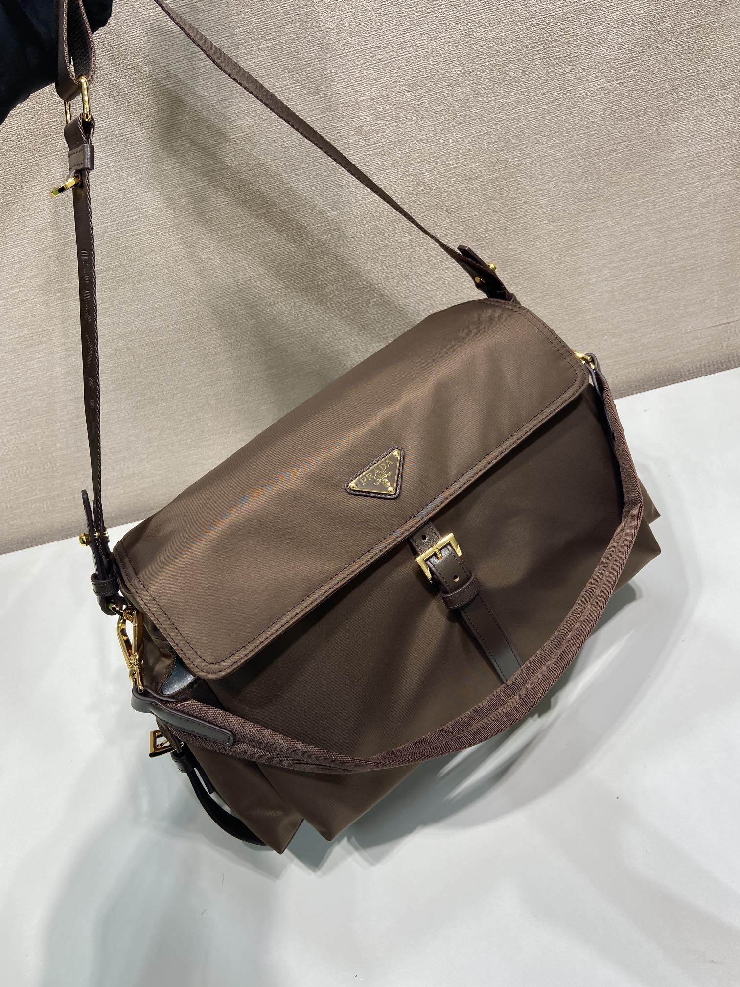 37CM 普拉达 PRADA Explore Re-Nyloni 邮差斜跨手提 女包 棕色尼龙  H0-1BD391_2DX8_F0038