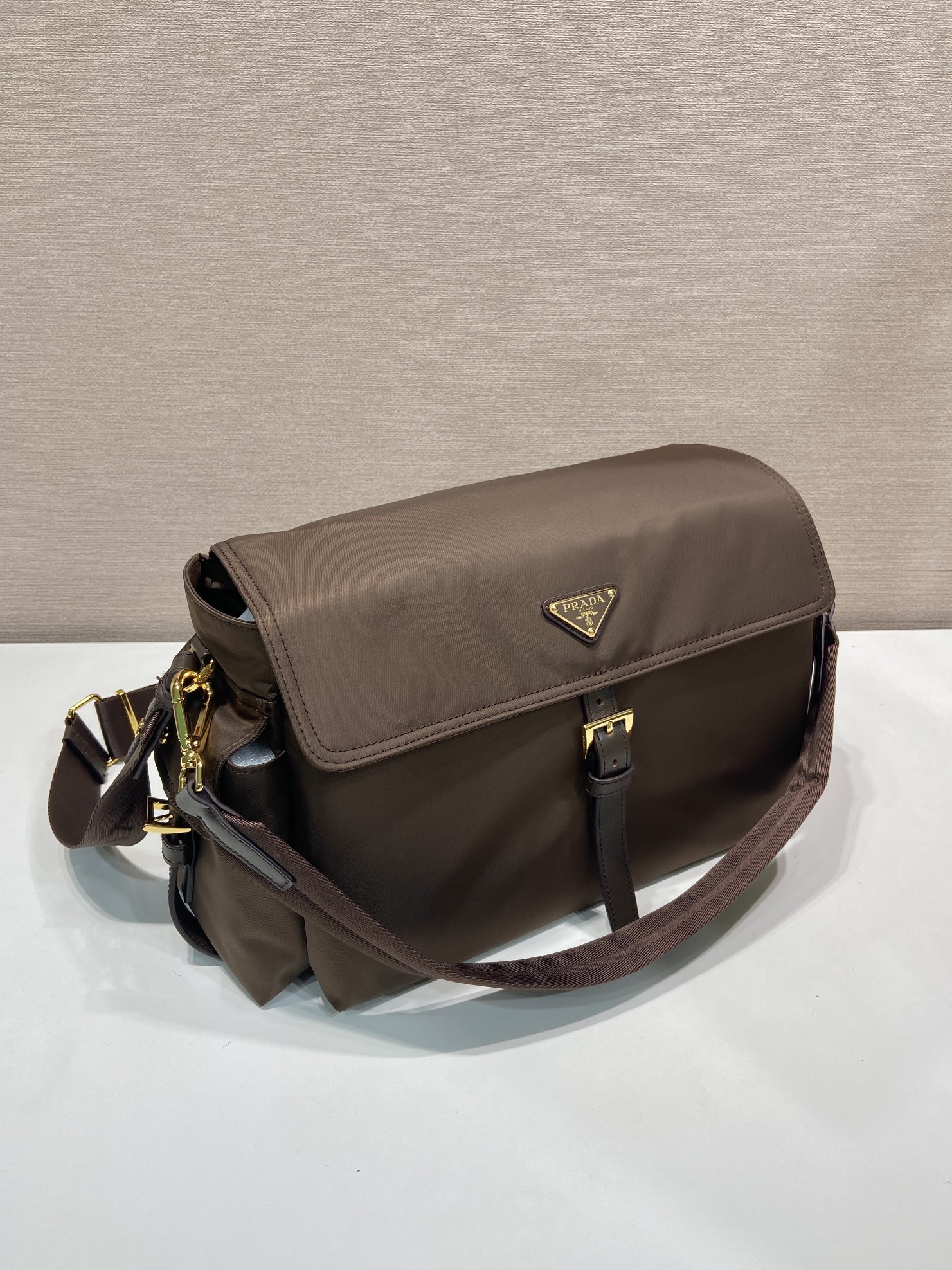 37CM 普拉达 PRADA Explore Re-Nyloni 邮差斜跨手提 女包 棕色尼龙  H0-1BD391_2DX8_F0038