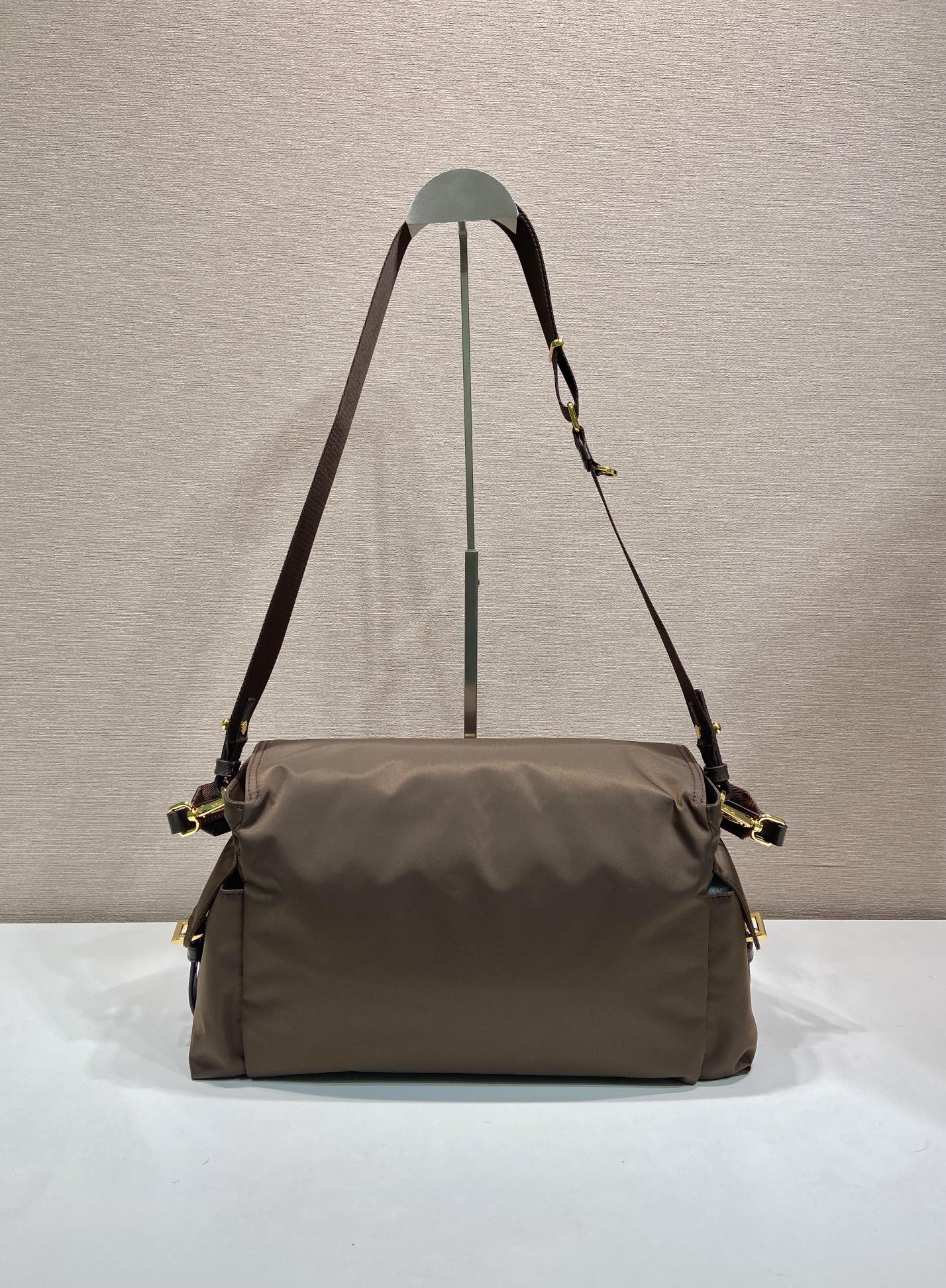 37CM 普拉达 PRADA Explore Re-Nyloni 邮差斜跨手提 女包 棕色尼龙  H0-1BD391_2DX8_F0038