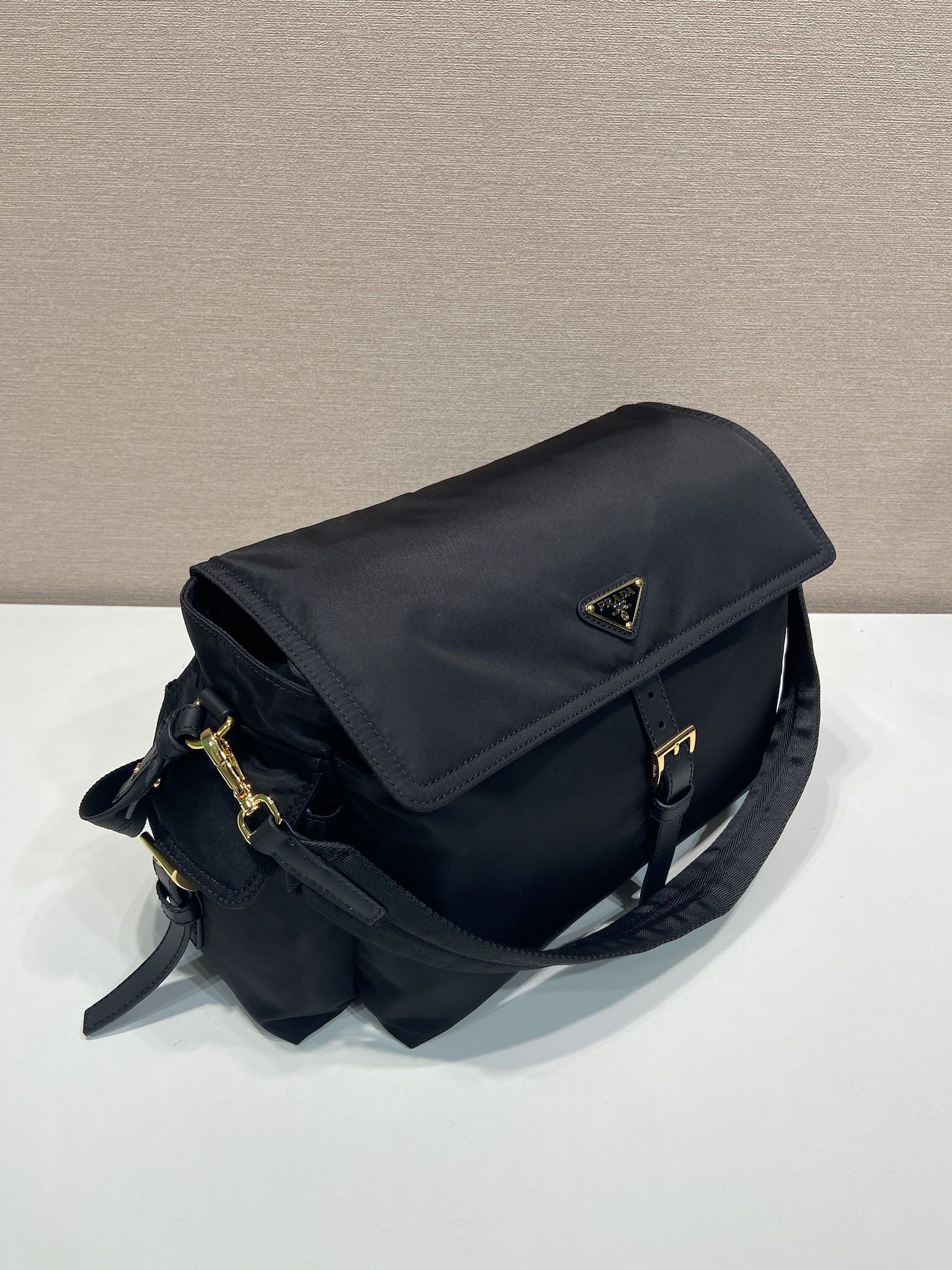 37CM 普拉达 PRADA Explore Re-Nyloni 邮差斜跨手提 女包 黑色尼龙 H0-1BD391_RDLN_F0002