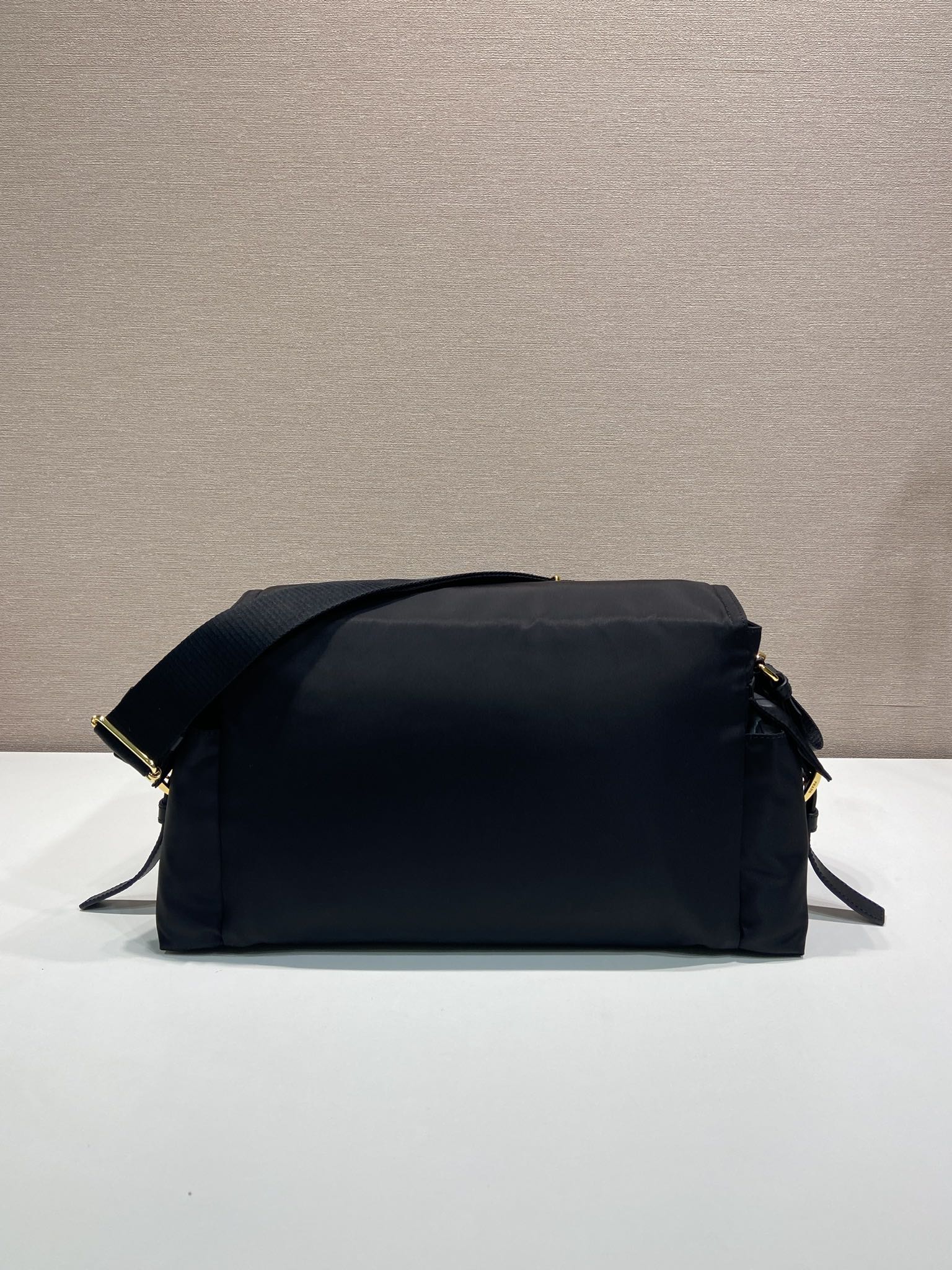 37CM 普拉达 PRADA Explore Re-Nyloni 邮差斜跨手提 女包 黑色尼龙 H0-1BD391_RDLN_F0002