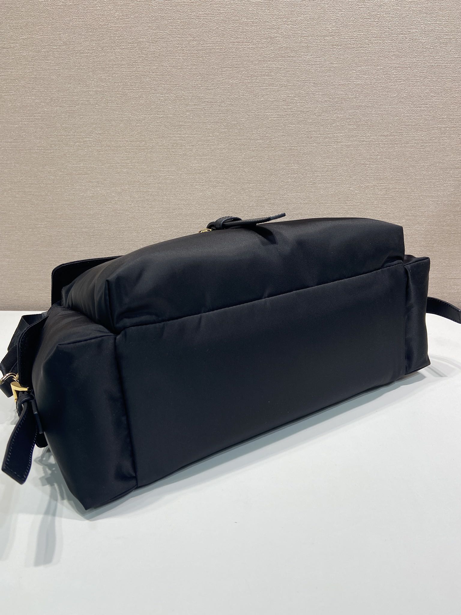 37CM 普拉达 PRADA Explore Re-Nyloni 邮差斜跨手提 女包 黑色尼龙 H0-1BD391_RDLN_F0002