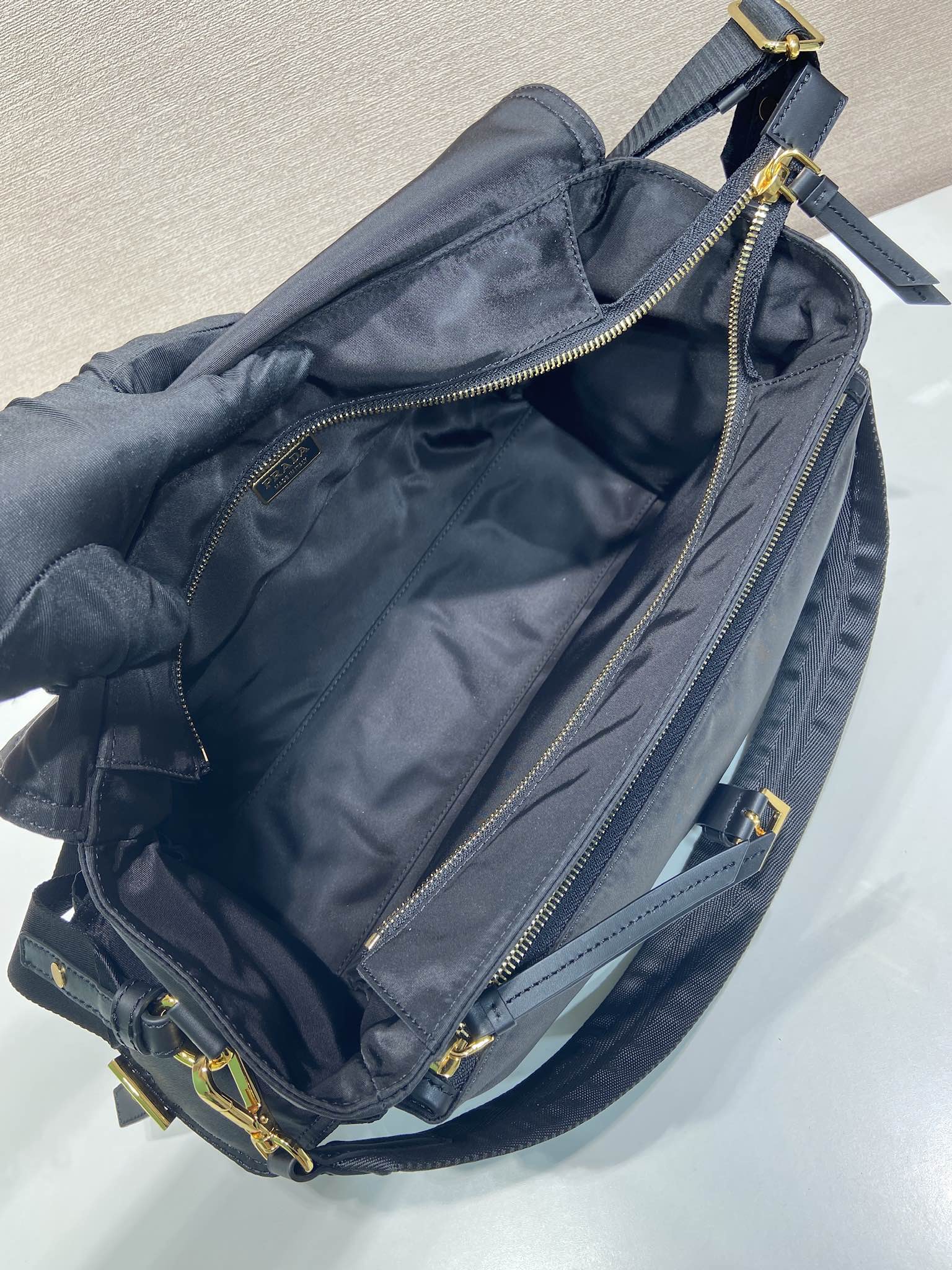 37CM 普拉达 PRADA Explore Re-Nyloni 邮差斜跨手提 女包 黑色尼龙 H0-1BD391_RDLN_F0002