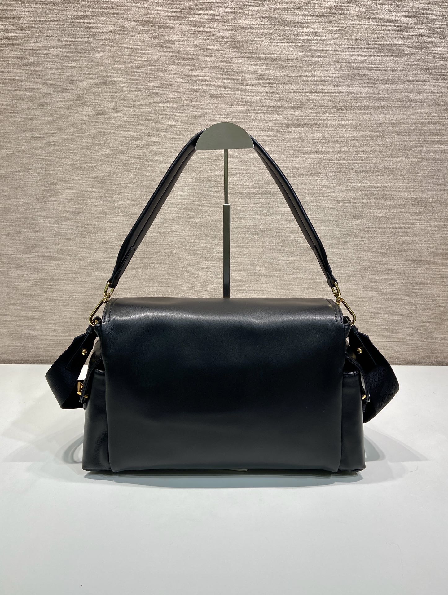 37CM 普拉达 PRADA Explore Re-Nyloni 邮差斜跨手提 女包 黑色羊皮  H0-1BD391_2DX8_F0002