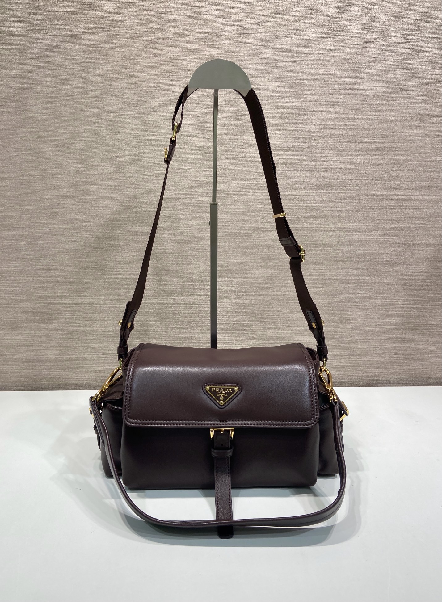 30CM 普拉达 PRADA Re-Nyloni 邮差斜跨手提 女包 黑色 羊皮  F0-1BD394_2DX8_F0038