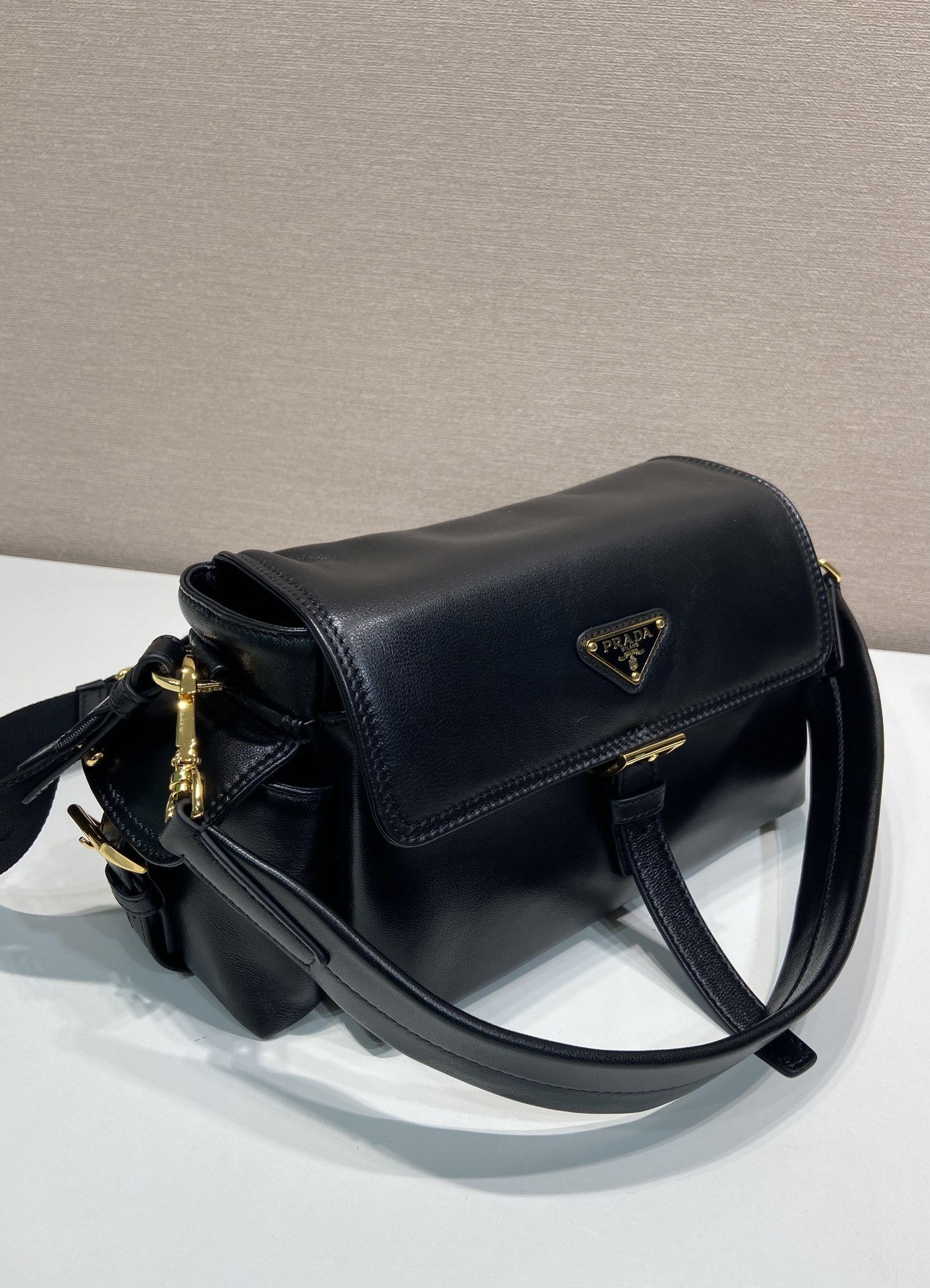 30CM 普拉达 PRADA Re-Nyloni 邮差斜跨手提 女包 黑色 羊皮  F0-1BD394_2DX8_F0002