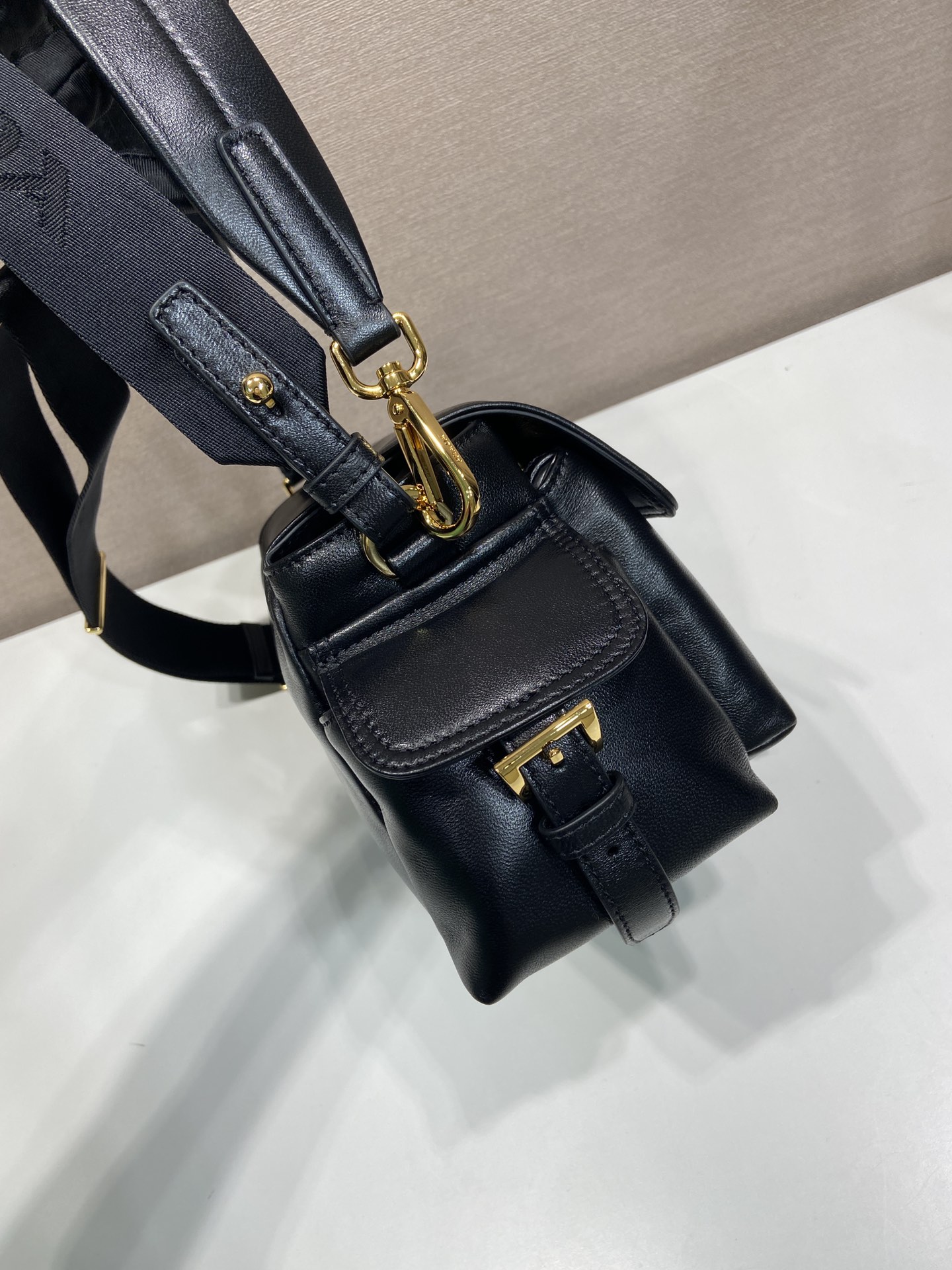 30CM 普拉达 PRADA Re-Nyloni 邮差斜跨手提 女包 黑色 羊皮  F0-1BD394_2DX8_F0002