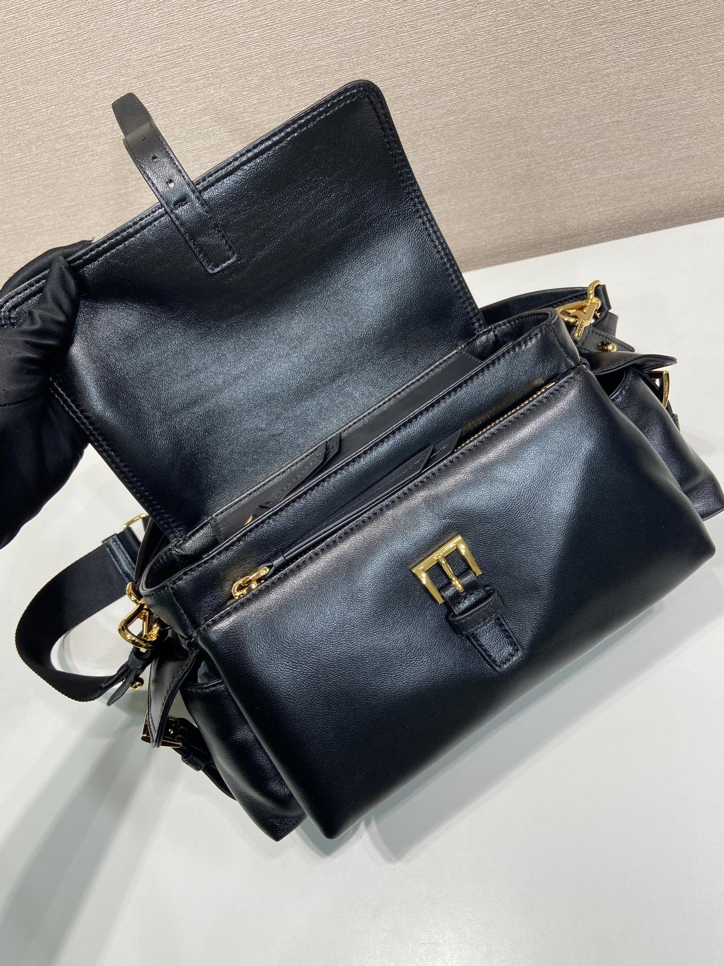 30CM 普拉达 PRADA Re-Nyloni 邮差斜跨手提 女包 黑色 羊皮  F0-1BD394_2DX8_F0002