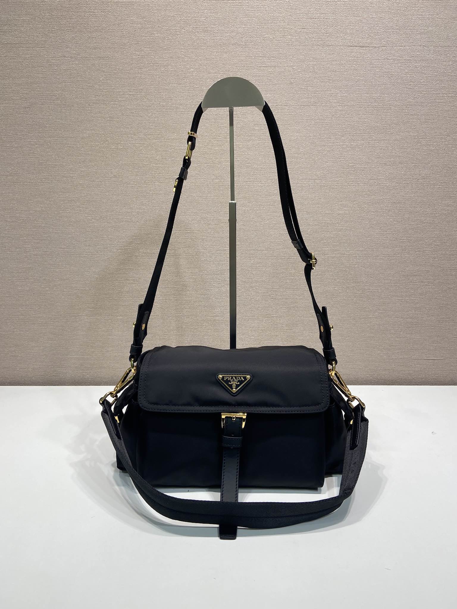 30CM 普拉达 PRADA Re-Nyloni 邮差斜跨手提 女包 黑色尼龙  F0-1BD394_RDLN_F0002