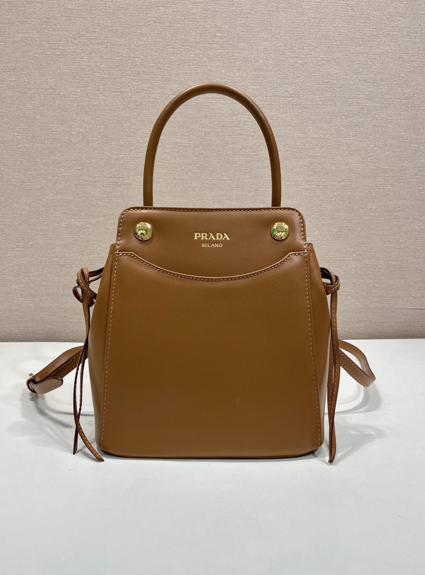 mini 普拉达 PRADA CarryI 斜跨手提 女包 干邑色 皮革 H0-1BA496_2C6A_F0046_V_OOO