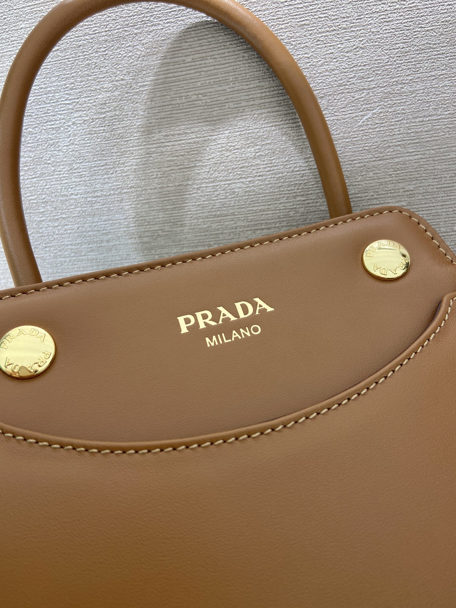 mini 普拉达 PRADA CarryI 斜跨手提 女包 干邑色 皮革 H0-1BA496_2C6A_F0046_V_OOO
