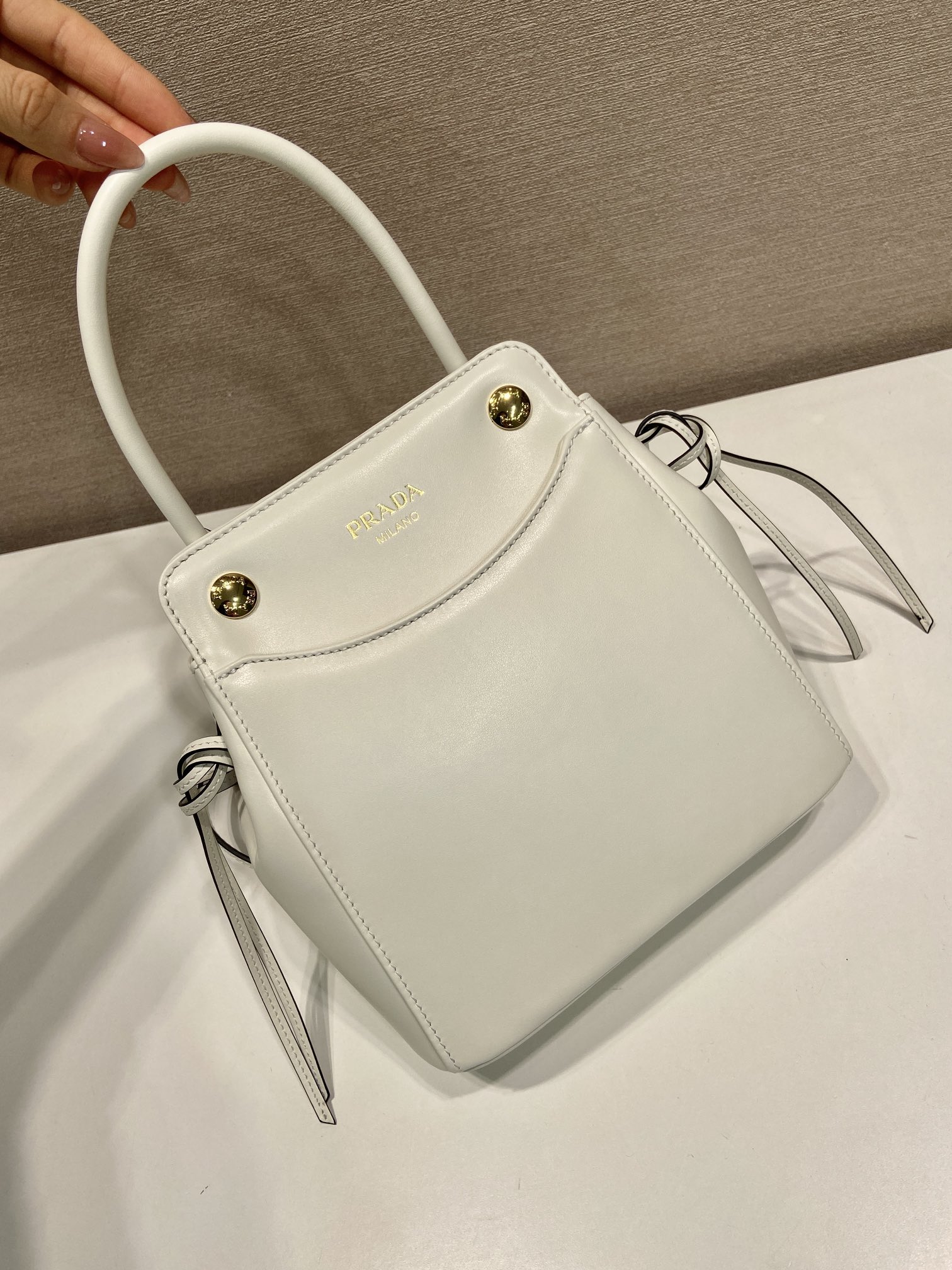 mini 普拉达 PRADA CarryI 斜跨手提 女包 白色 皮革 H0-1BA496_2C6A_F0PG7_V_OOO